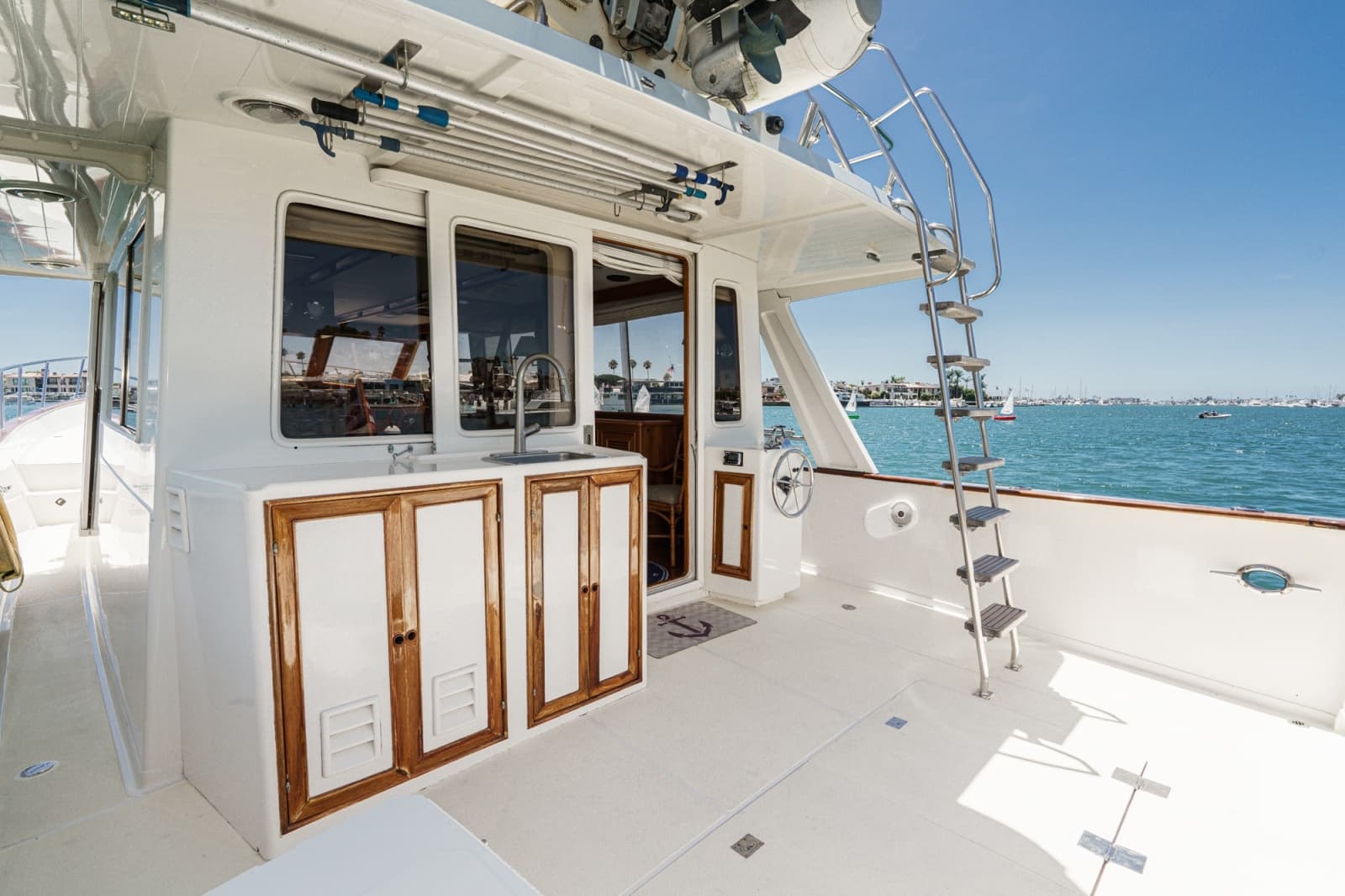 1989 Offshore Yachts Sedan - Photo 29
