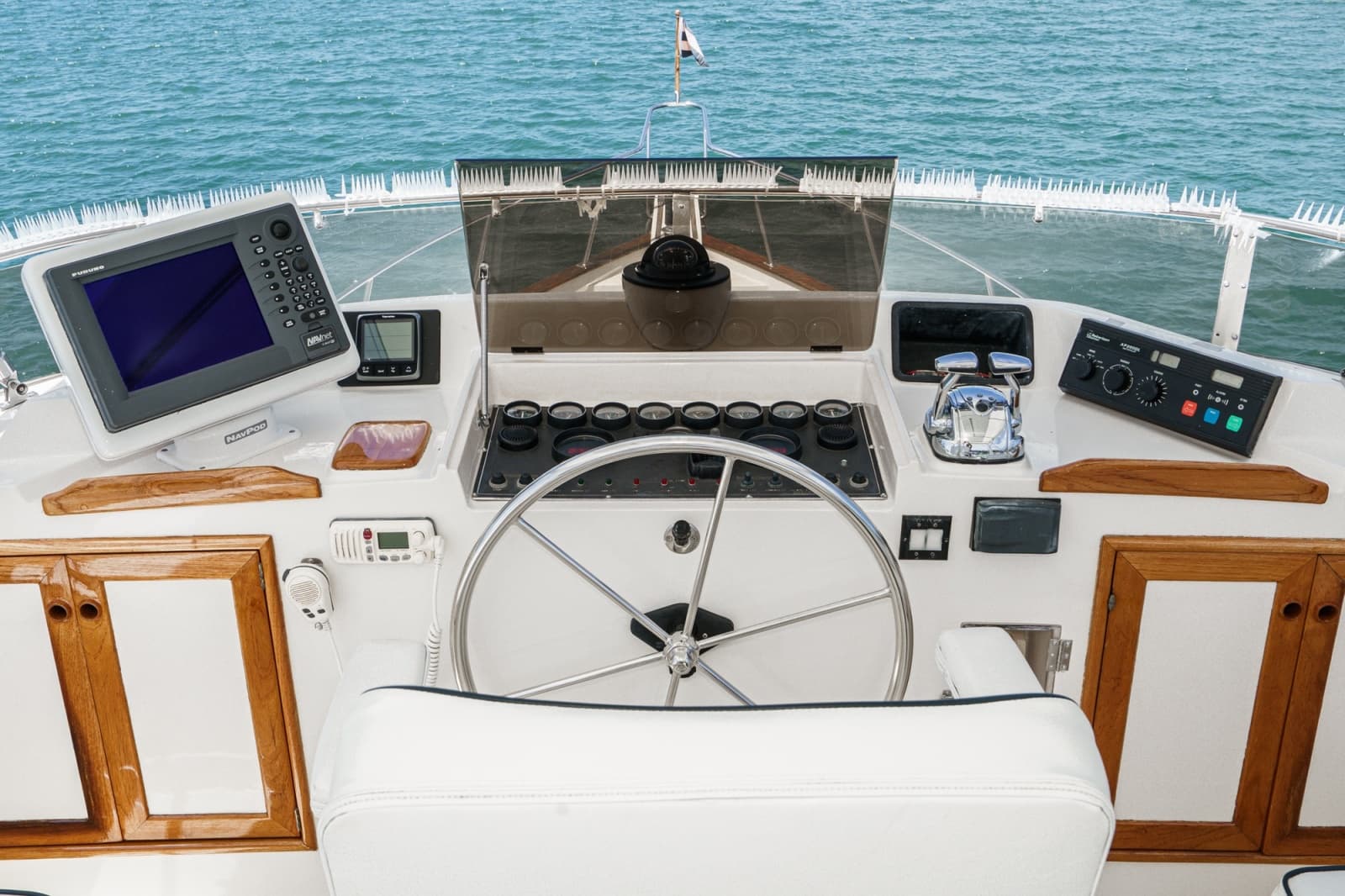 1989 Offshore Yachts Sedan - Photo 21