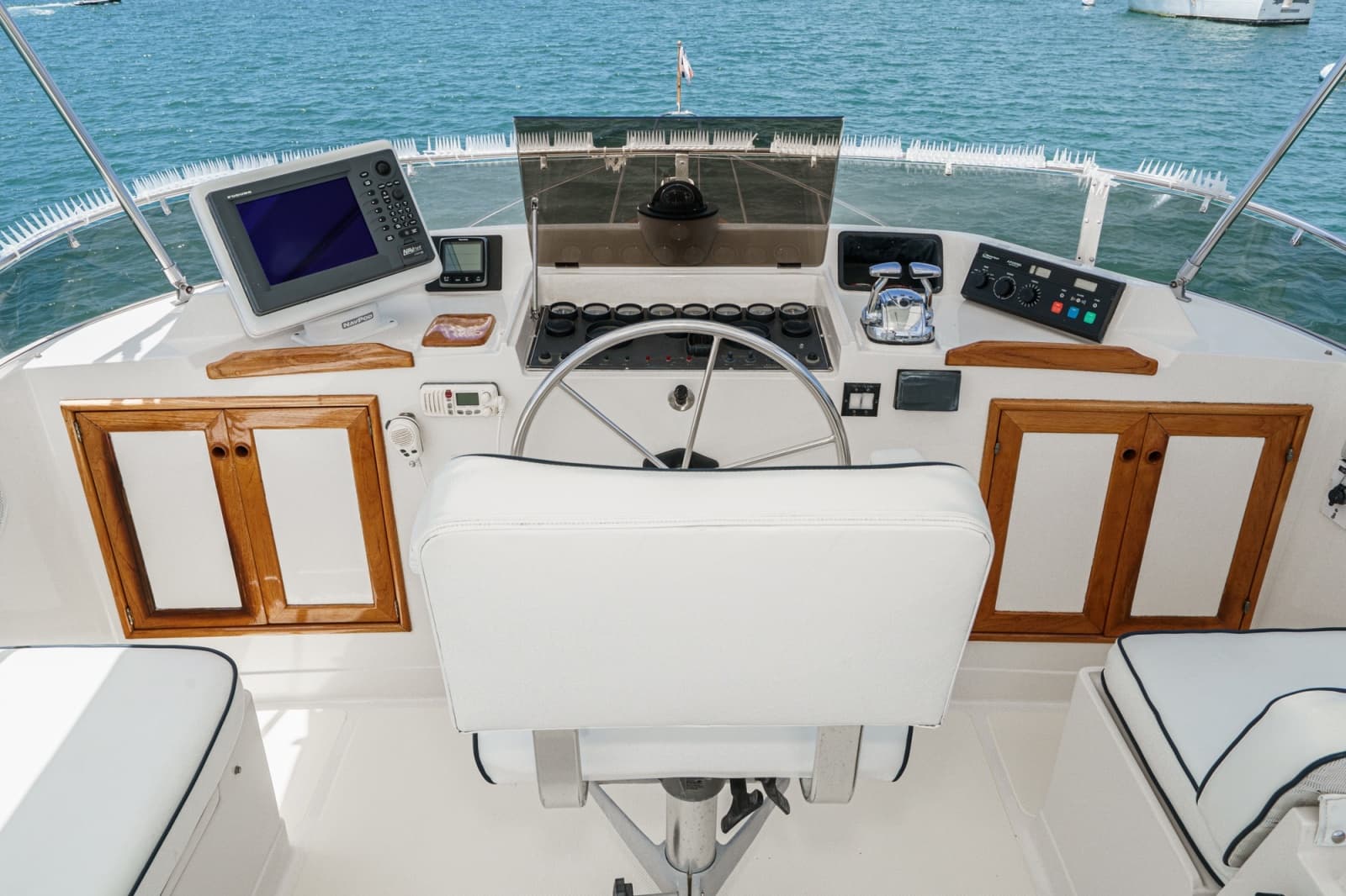 1989 Offshore Yachts Sedan - Photo 20
