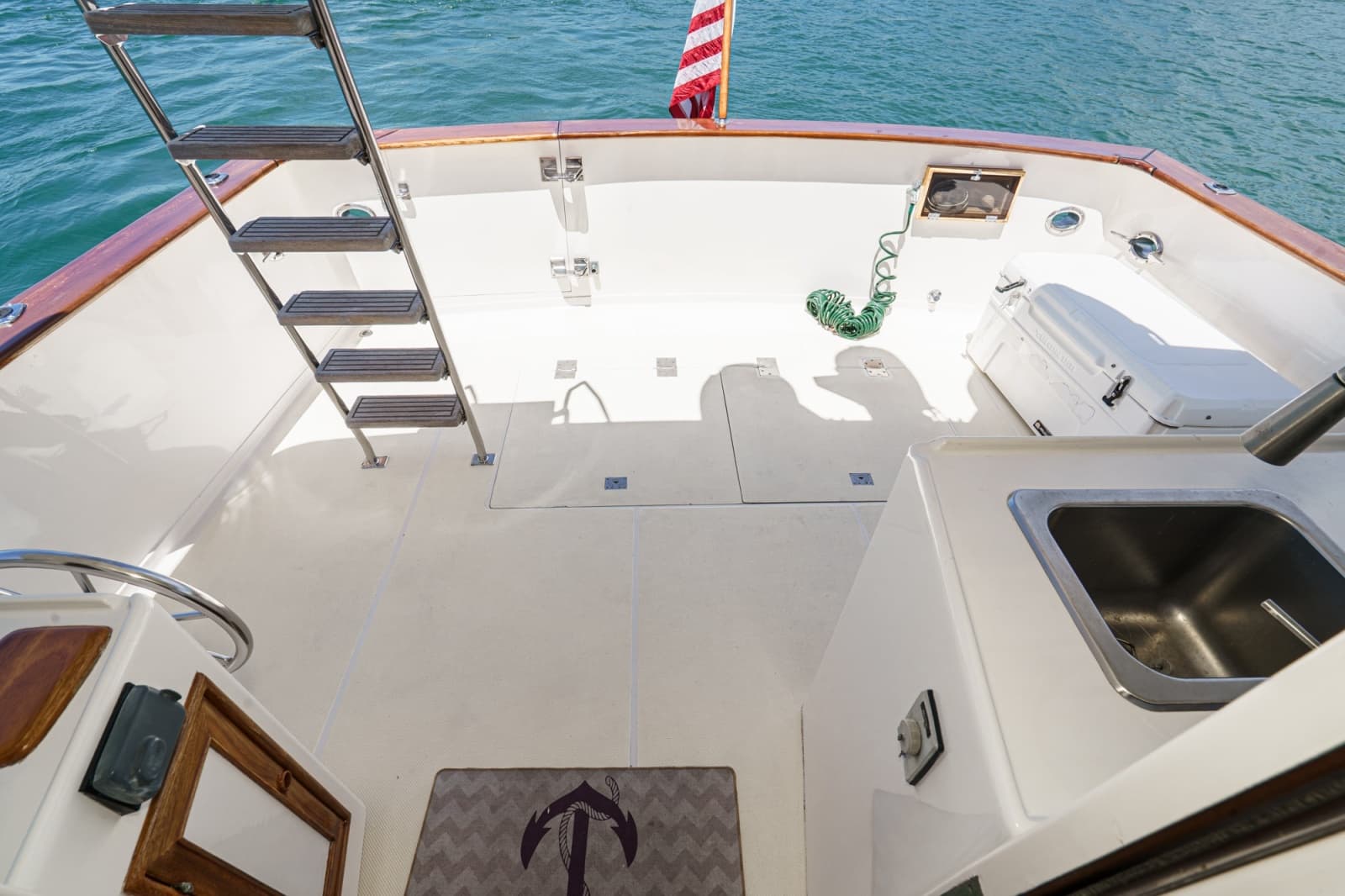 1989 Offshore Yachts Sedan - Photo 26