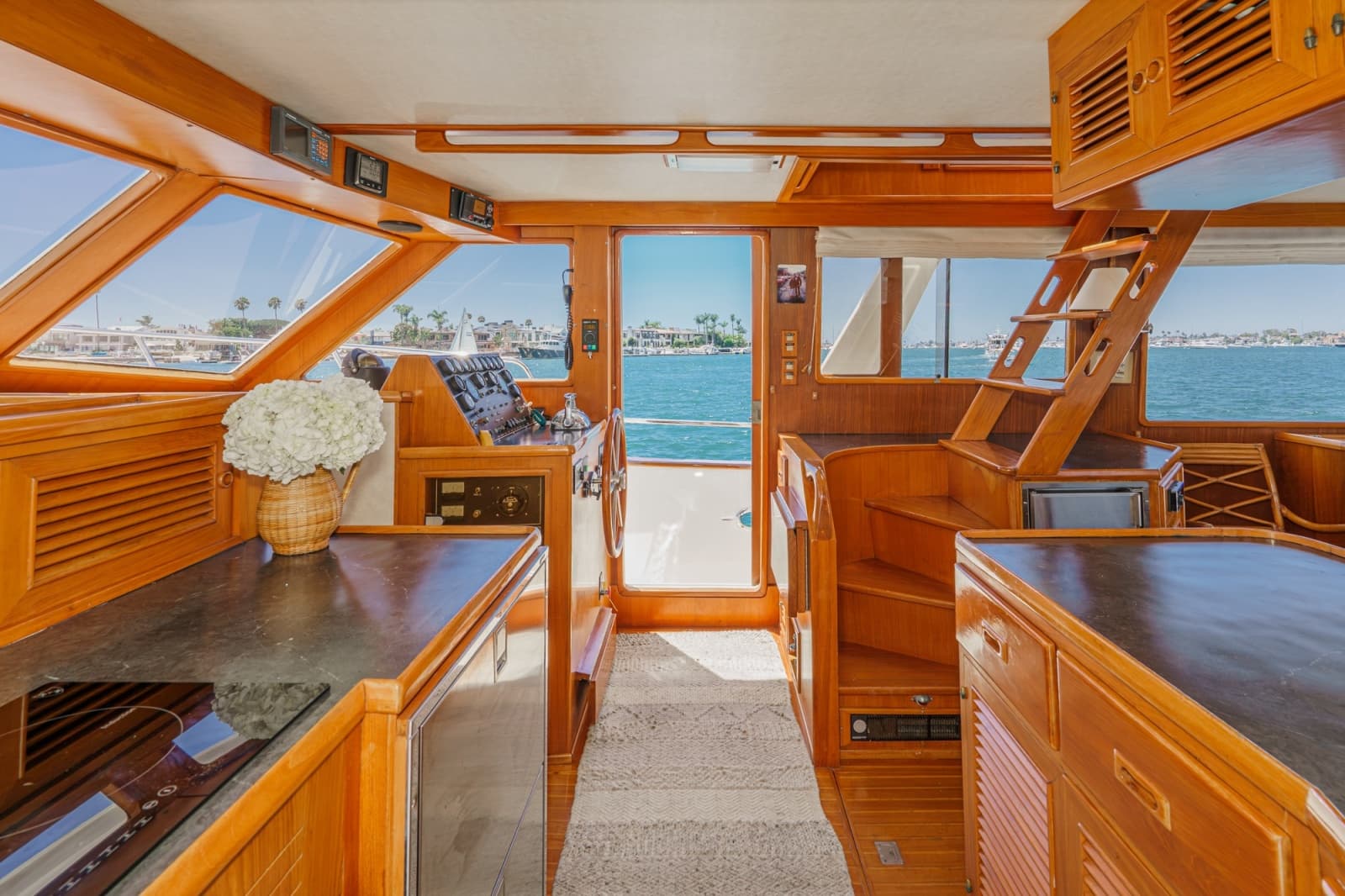 1989 Offshore Yachts Sedan - Photo 47