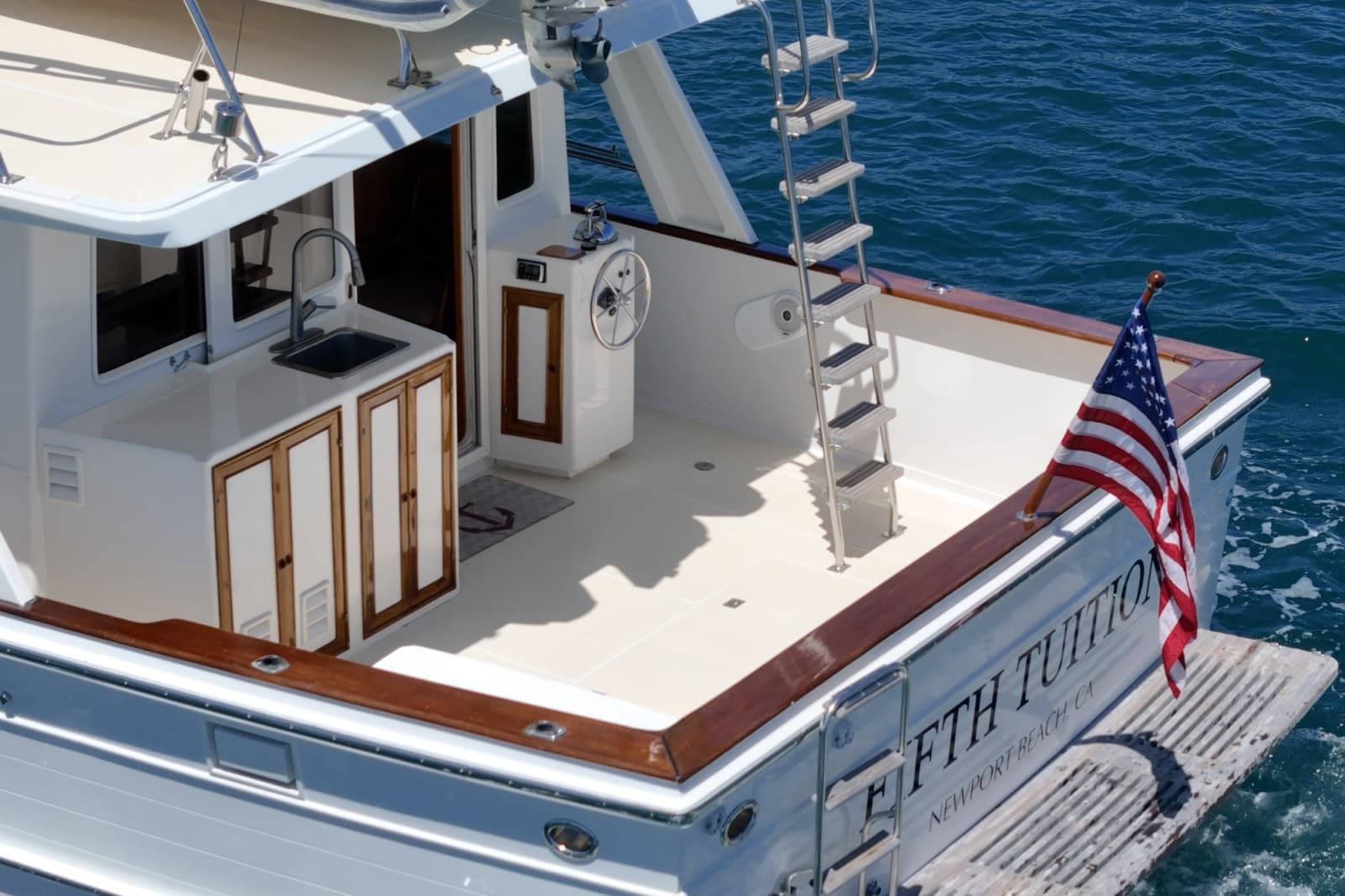 1989 Offshore Yachts Sedan - Photo 24
