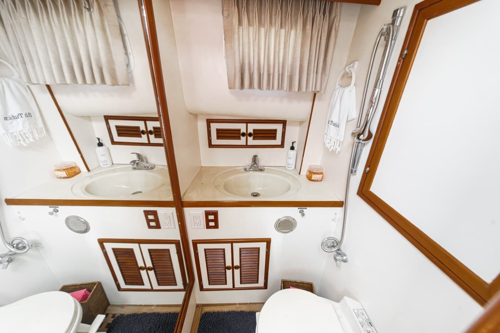 1989 Offshore Yachts Sedan - Photo 56