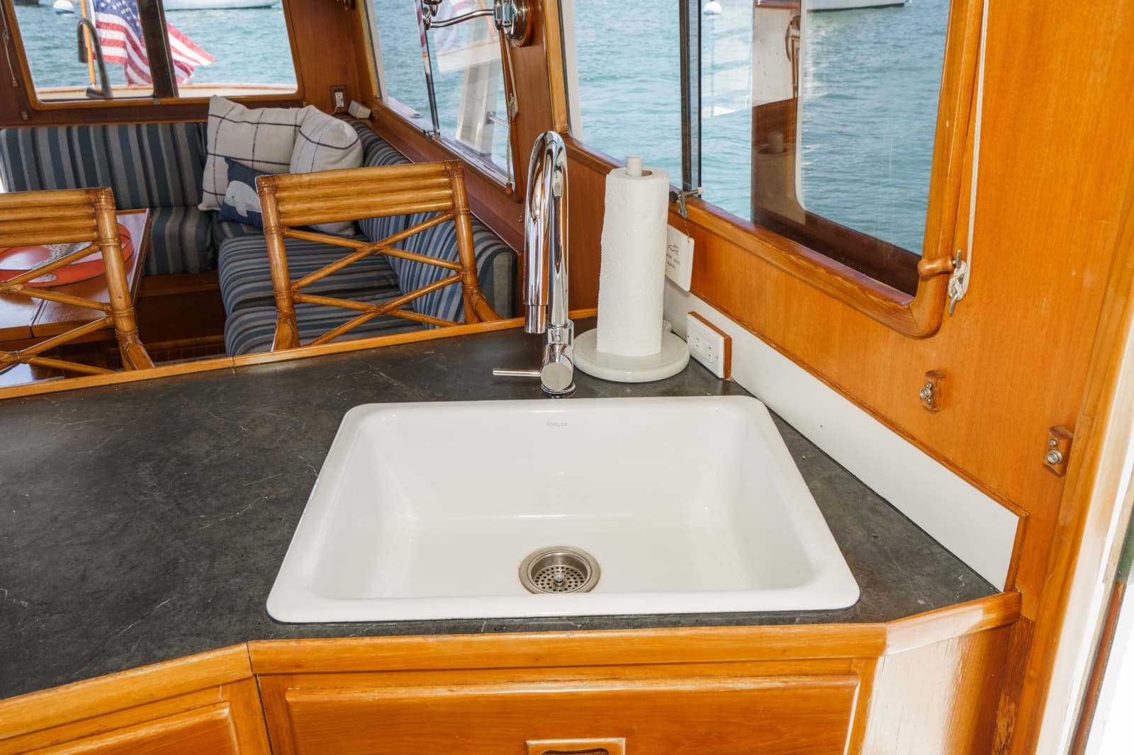 1989 Offshore Yachts Sedan - Photo 44