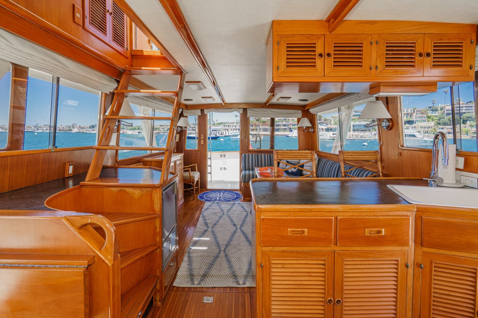 1989 Offshore Yachts Sedan - Photo 42