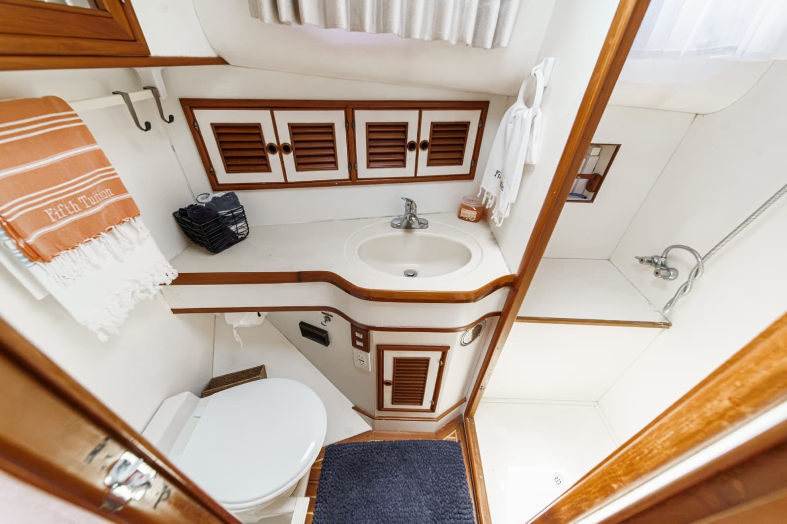 1989 Offshore Yachts Sedan - Photo 53