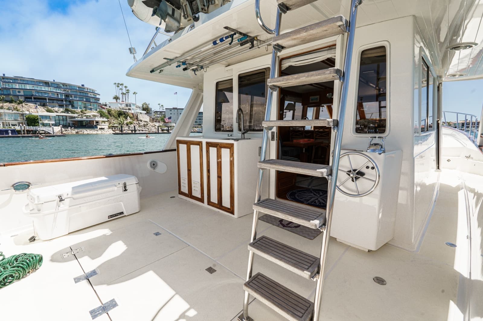 1989 Offshore Yachts Sedan - Photo 27