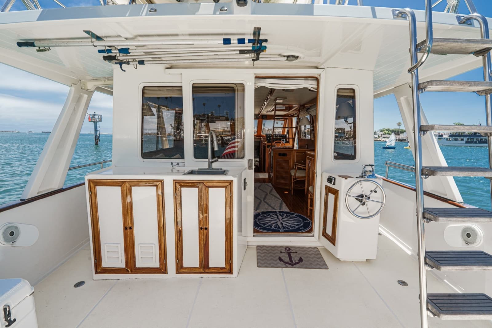 1989 Offshore Yachts Sedan - Photo 31