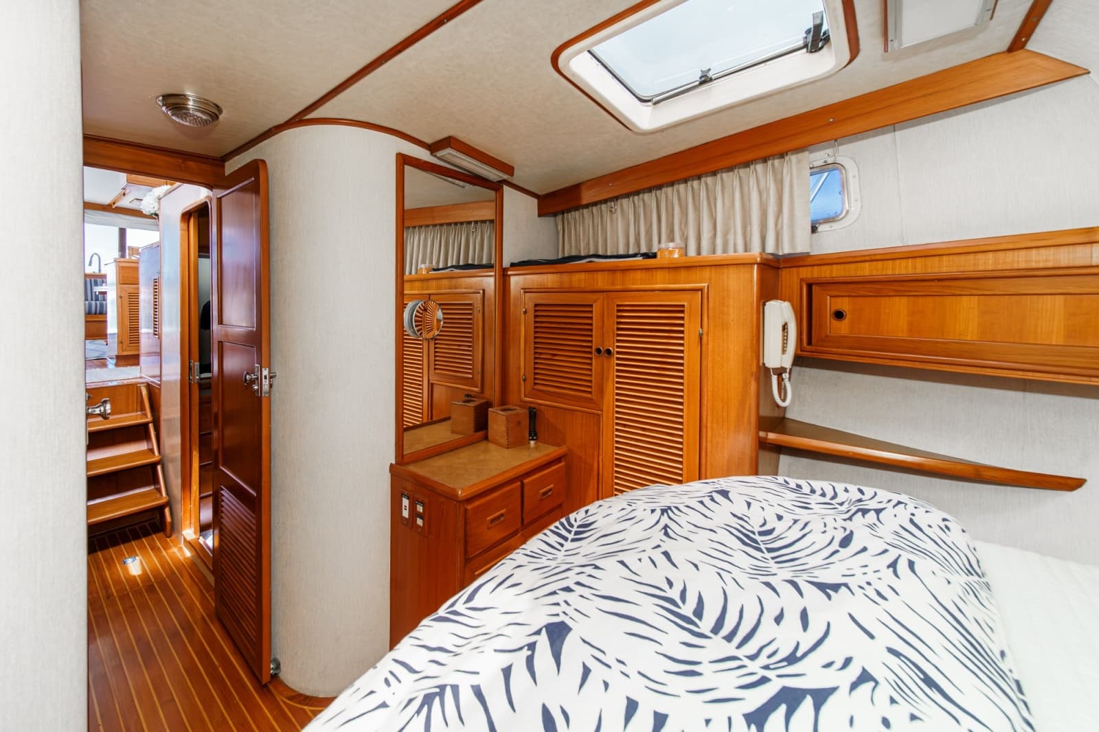 1989 Offshore Yachts Sedan - Photo 52