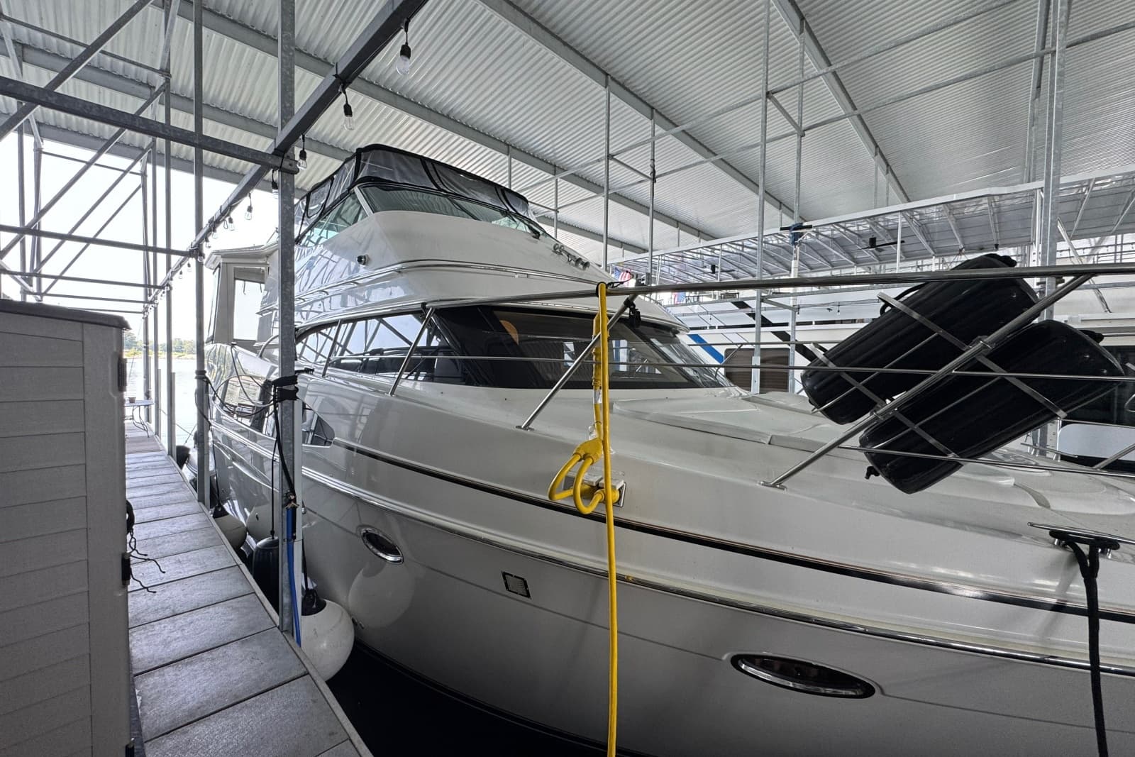 2004 Carver 466 Motor Yacht - Photo 18