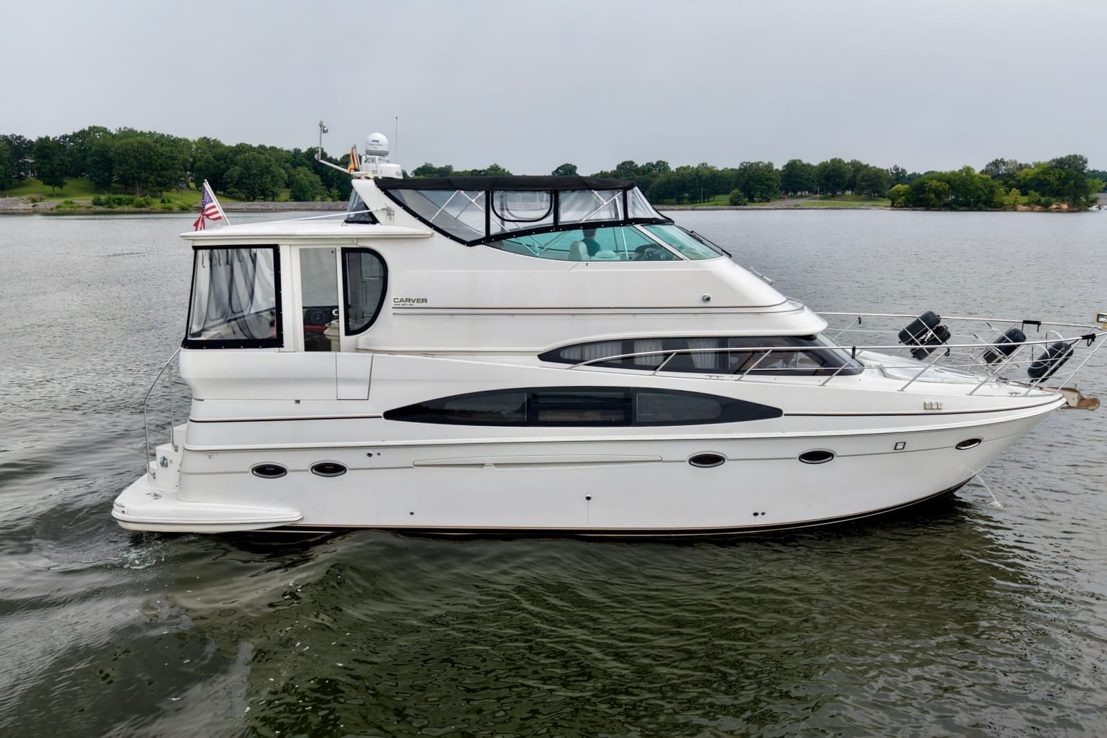 2004 Carver 466 Motor Yacht - Photo 2