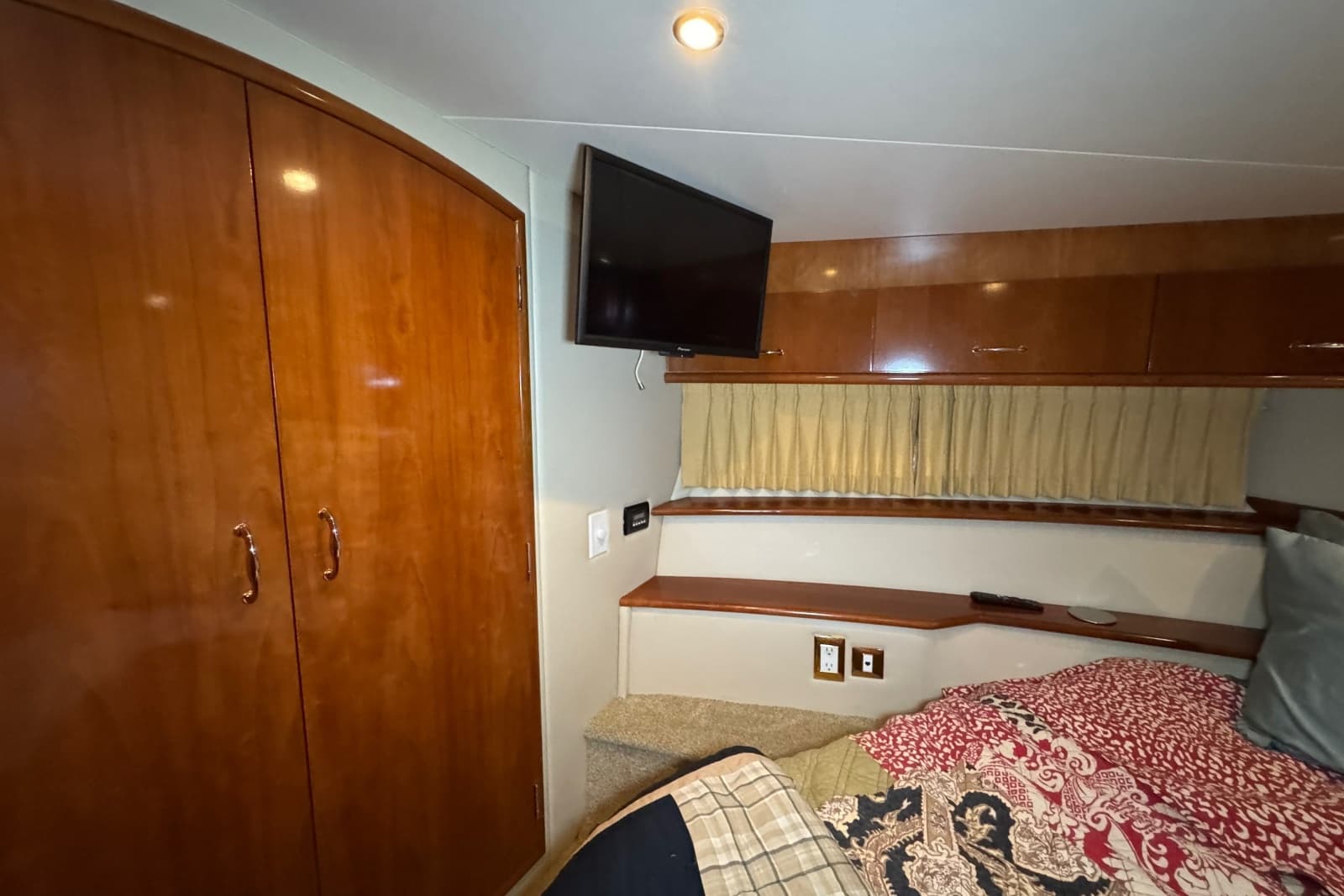 2004 Carver 466 Motor Yacht - Photo 90