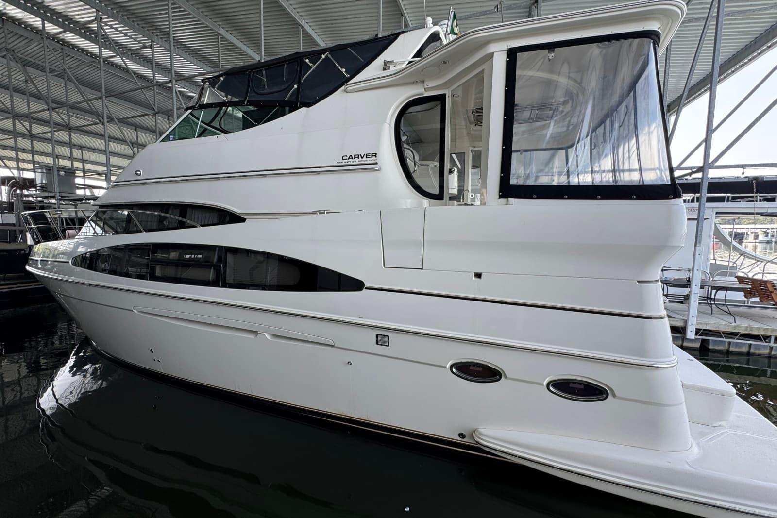 2004 Carver 466 Motor Yacht - Photo 17