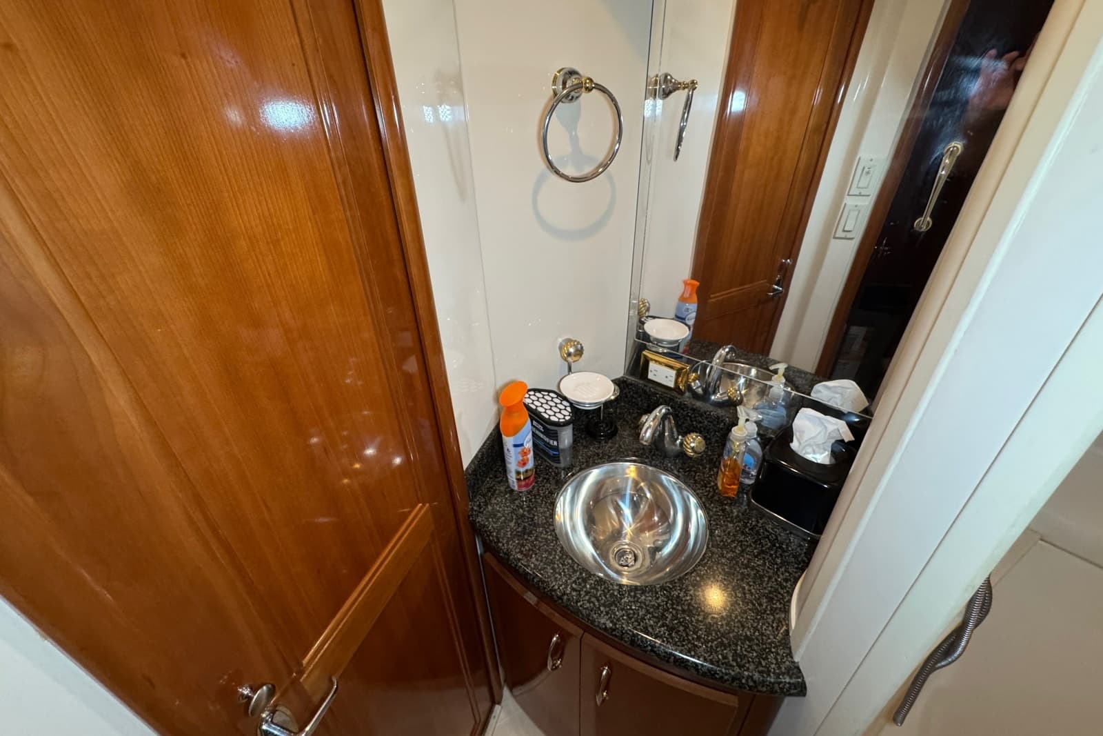 2004 Carver 466 Motor Yacht - Photo 84