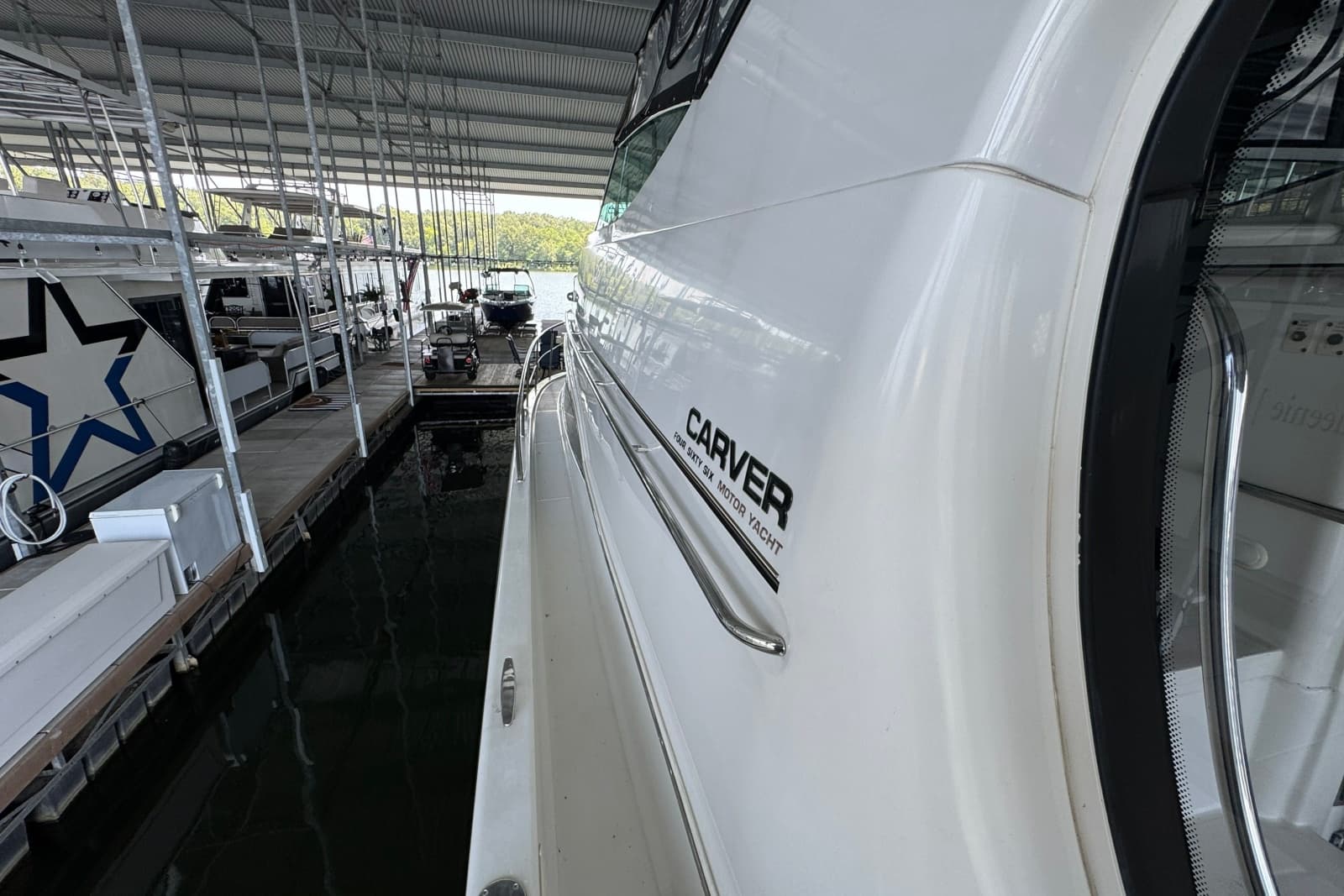 2004 Carver 466 Motor Yacht - Photo 48