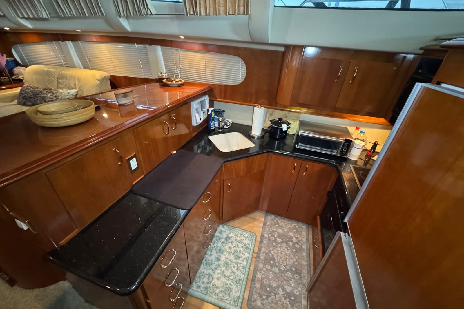2004 Carver 466 Motor Yacht - Photo 71