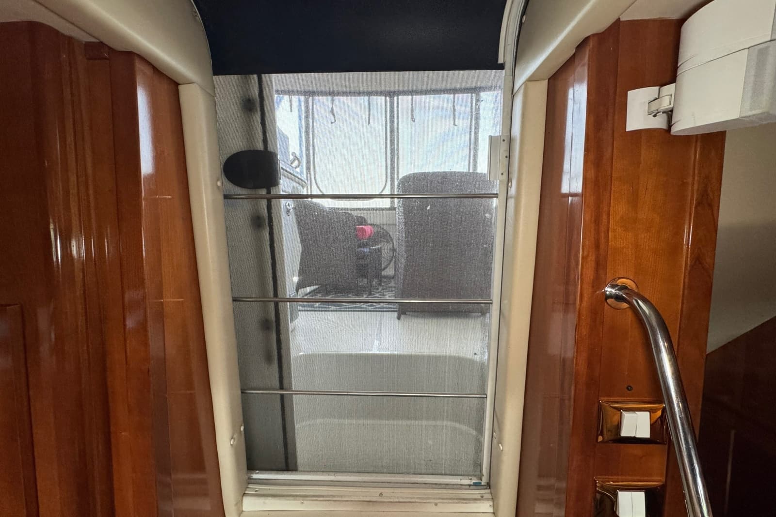 2004 Carver 466 Motor Yacht - Photo 59