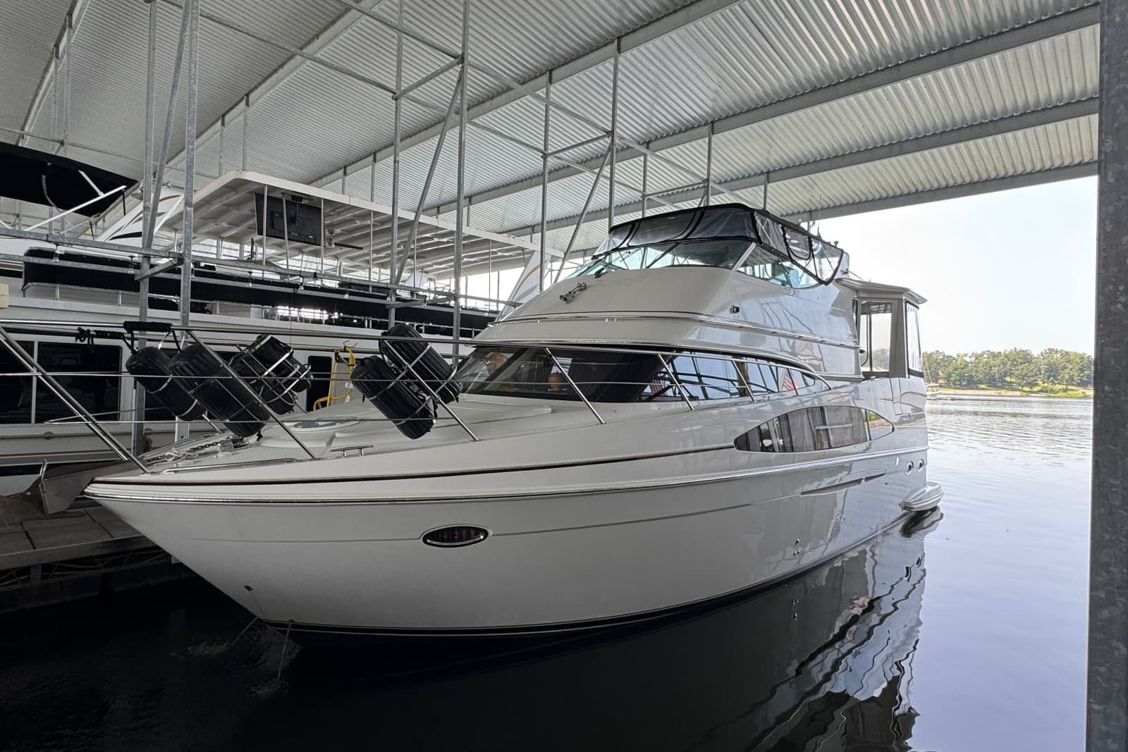 2004 Carver 466 Motor Yacht - Photo 16