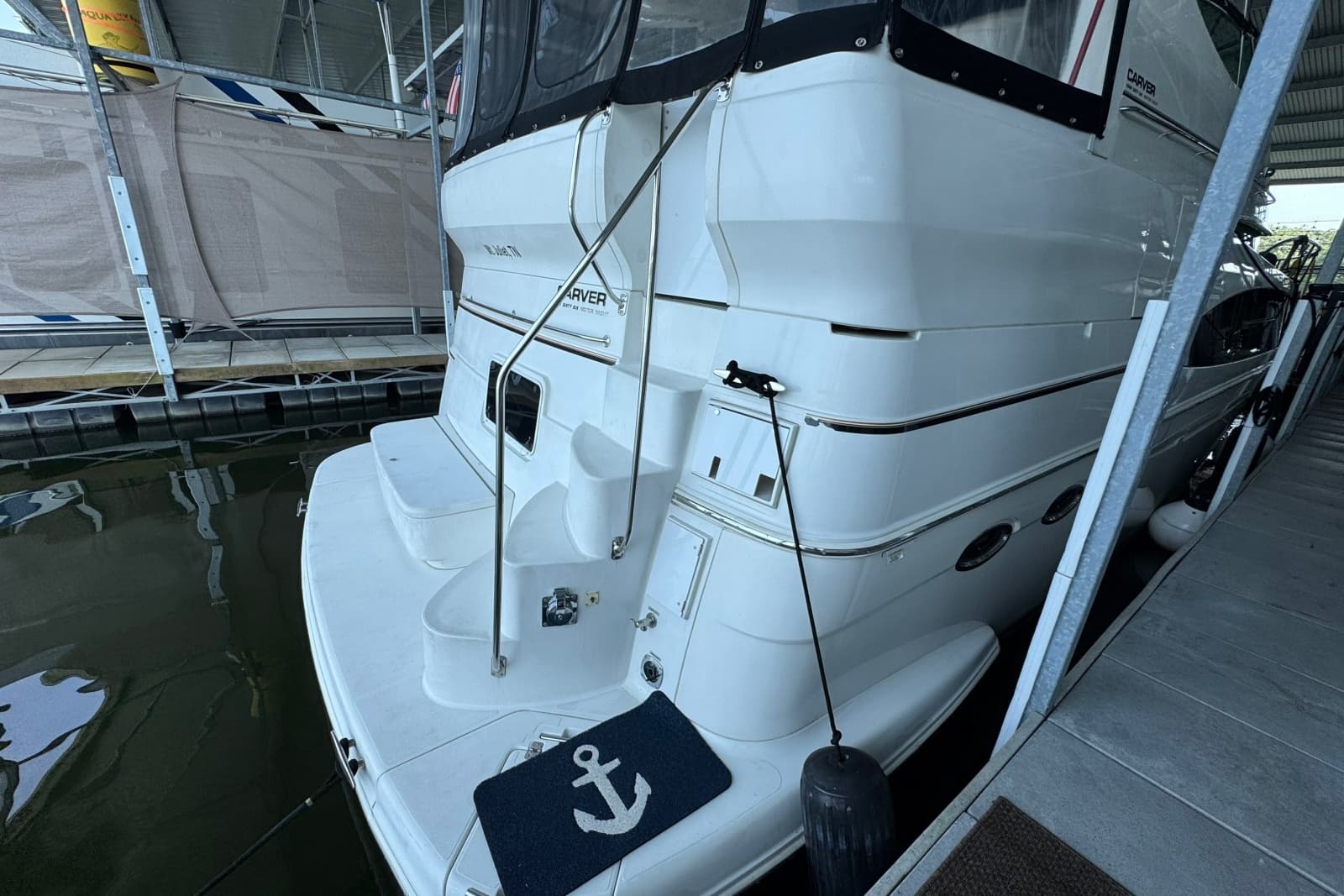 2004 Carver 466 Motor Yacht - Photo 20