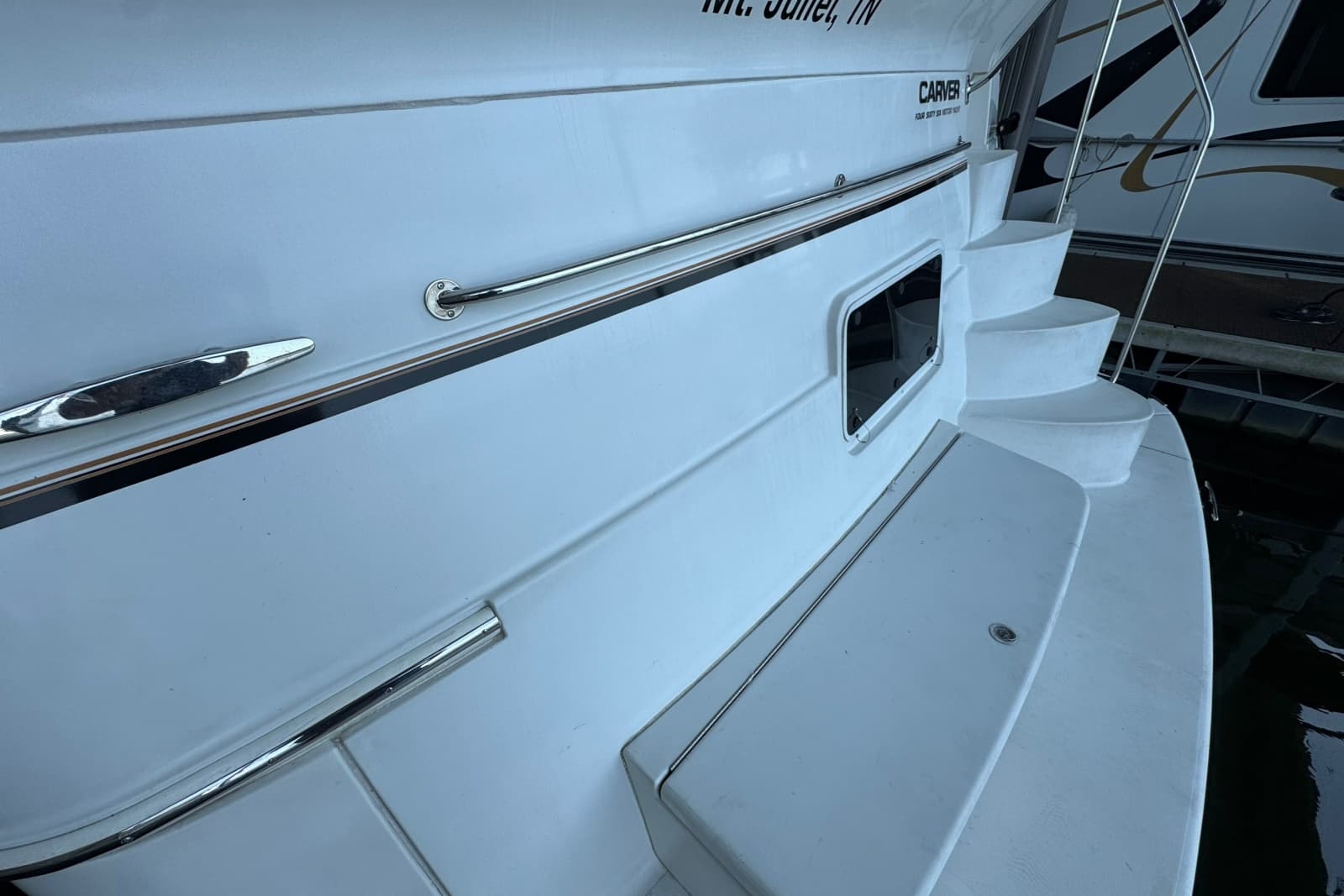 2004 Carver 466 Motor Yacht - Photo 21