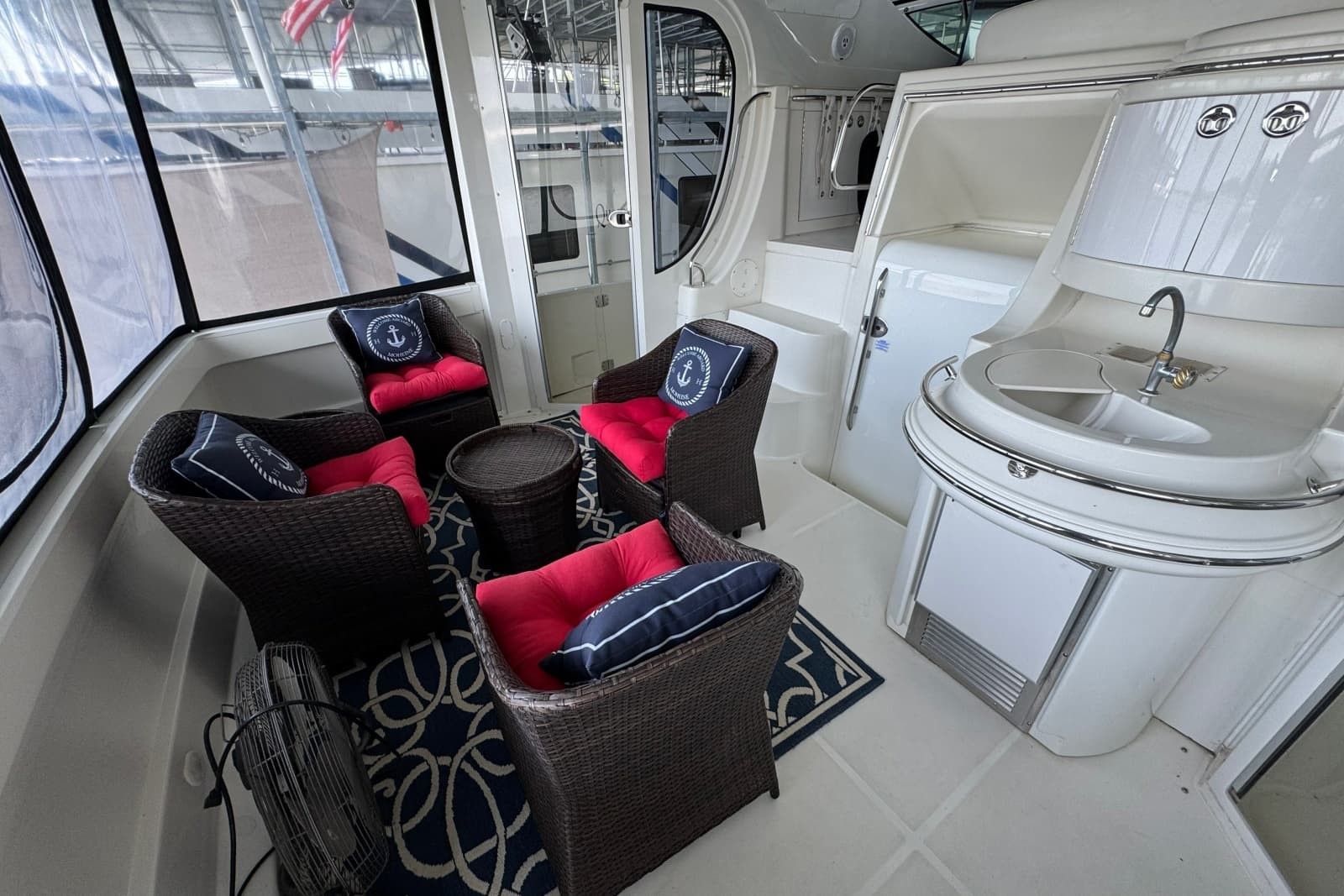 2004 Carver 466 Motor Yacht - Photo 23