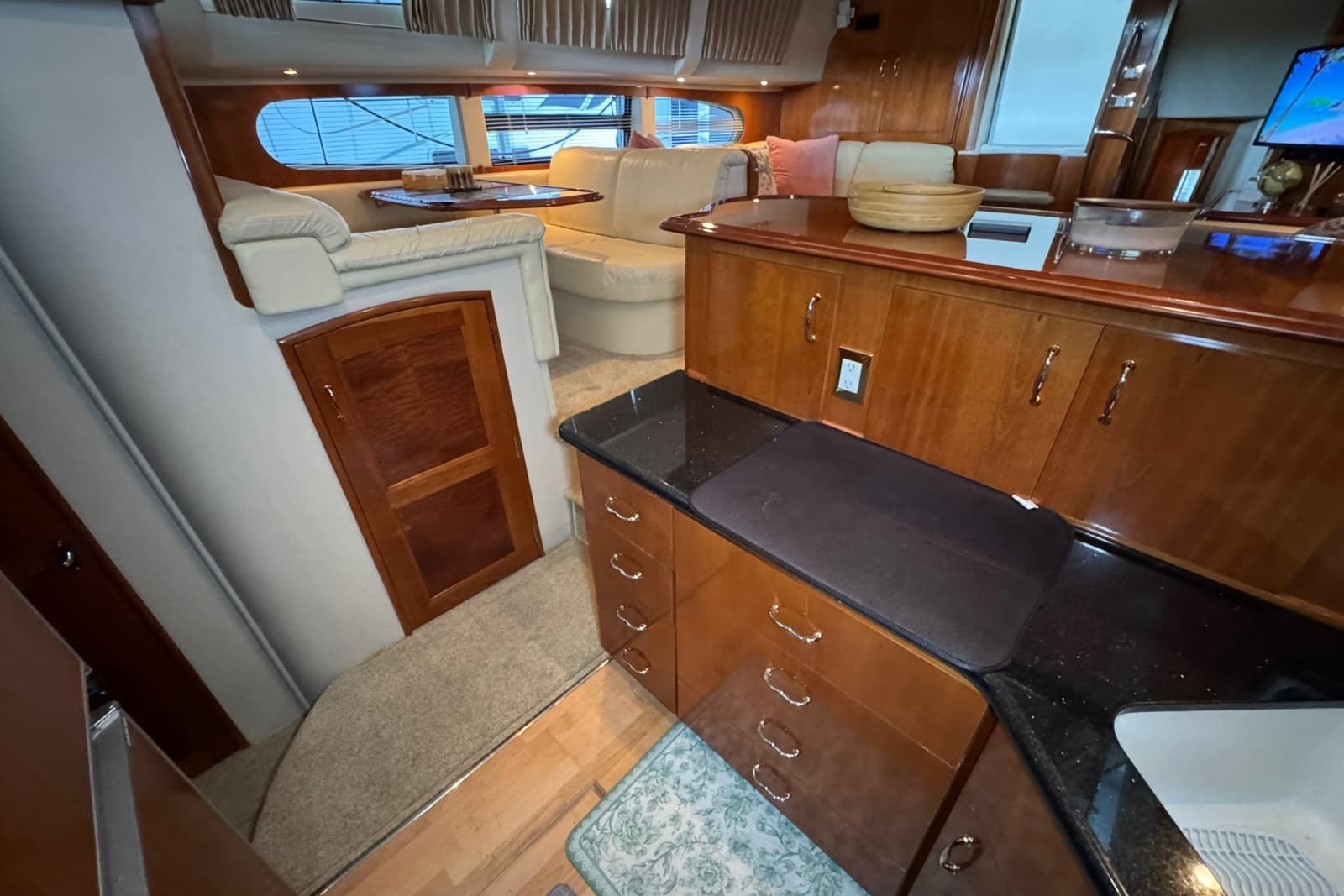 2004 Carver 466 Motor Yacht - Photo 77
