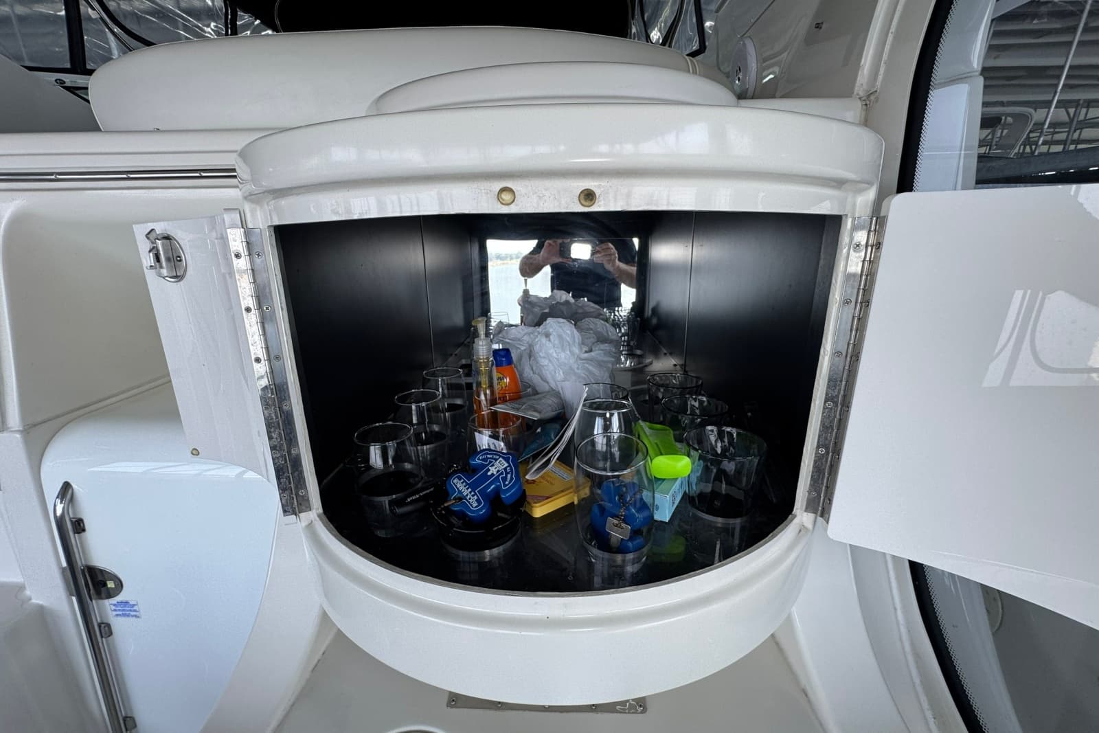 2004 Carver 466 Motor Yacht - Photo 26