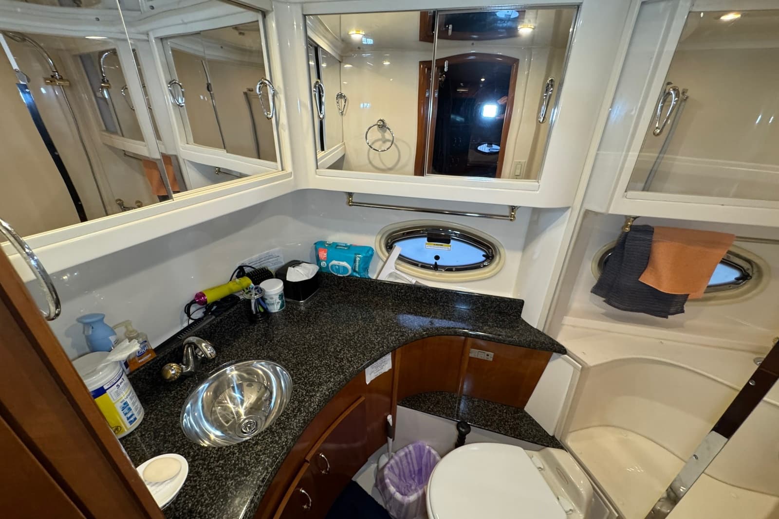 2004 Carver 466 Motor Yacht - Photo 104
