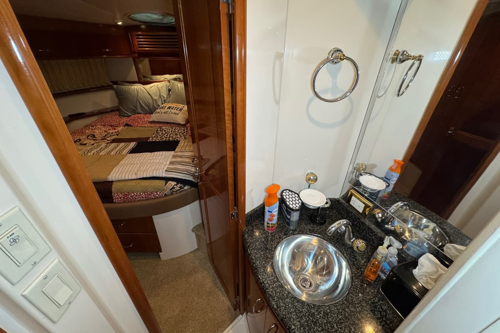 2004 Carver 466 Motor Yacht - Photo 85