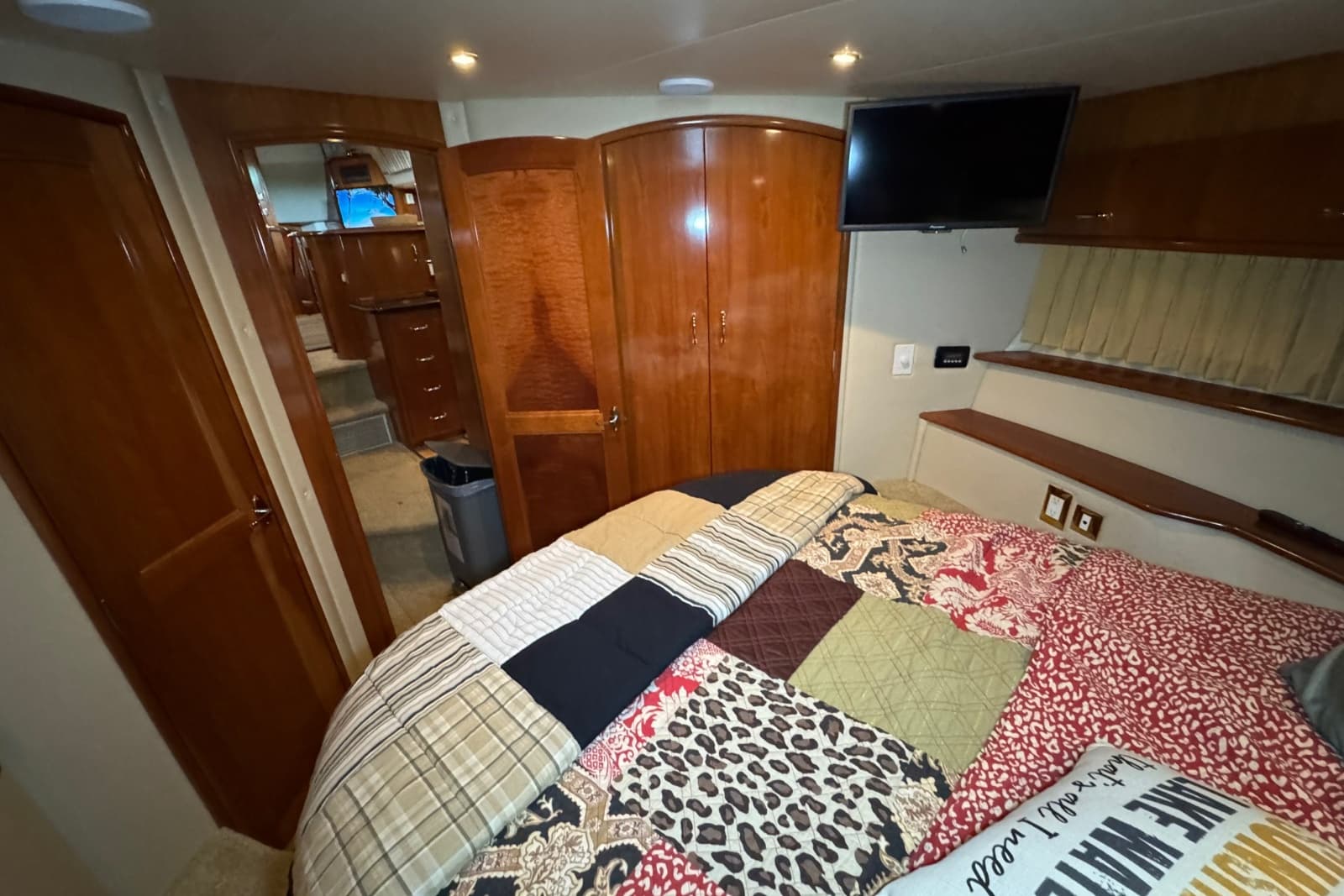2004 Carver 466 Motor Yacht - Photo 91
