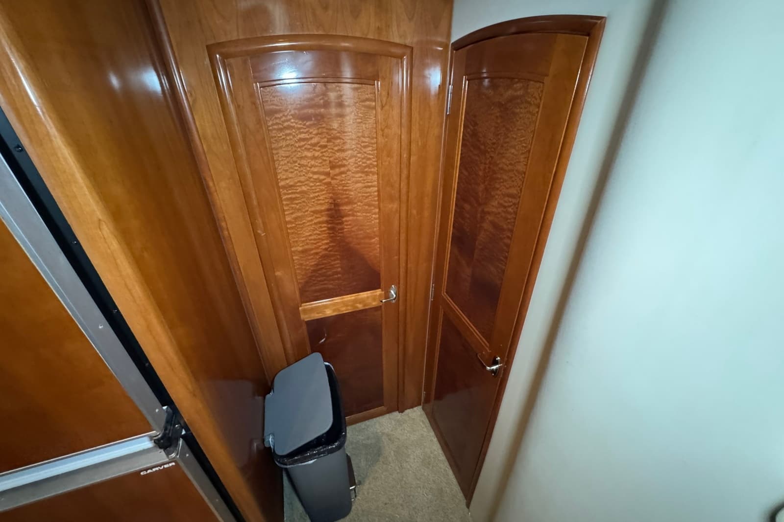 2004 Carver 466 Motor Yacht - Photo 81