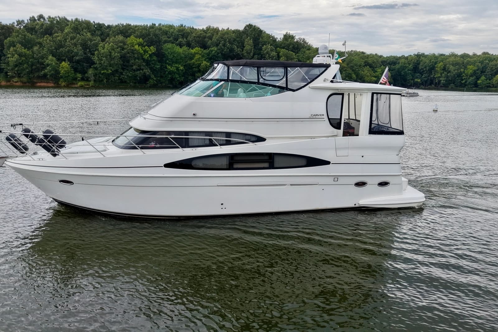 2004 Carver 466 Motor Yacht - Photo 11