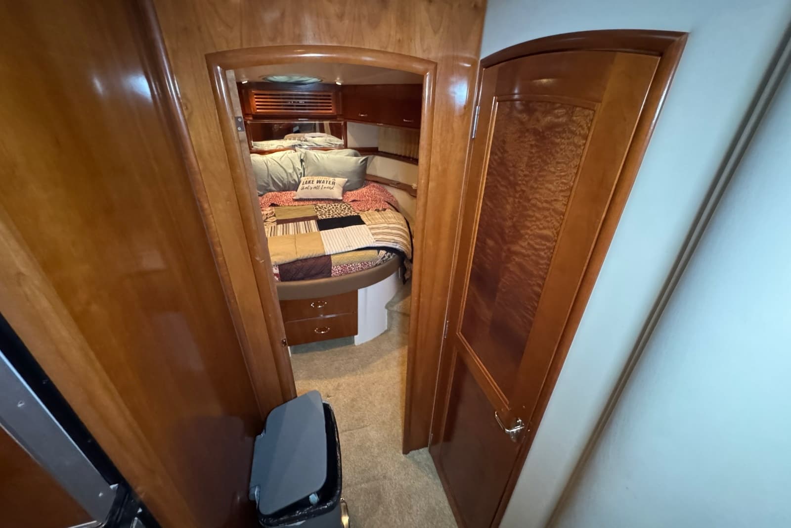 2004 Carver 466 Motor Yacht - Photo 82