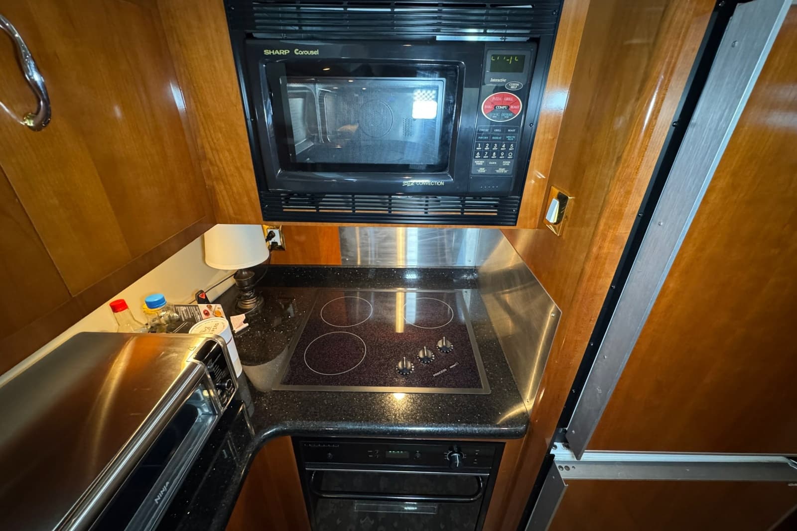 2004 Carver 466 Motor Yacht - Photo 74
