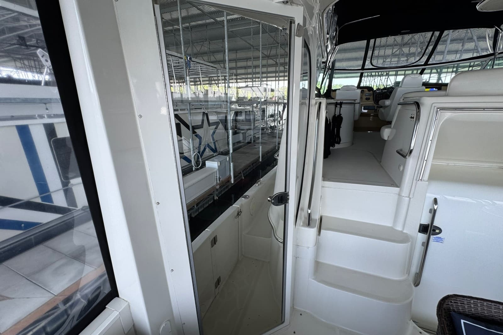 2004 Carver 466 Motor Yacht - Photo 46