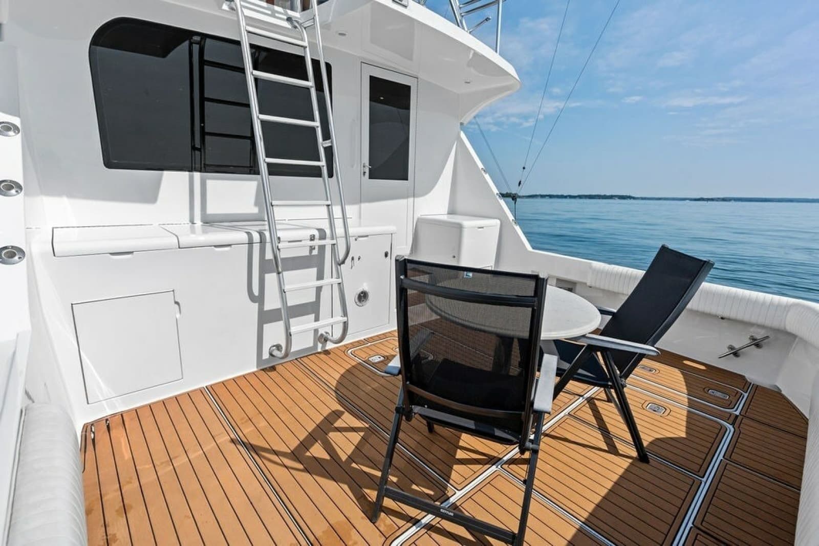 1999 Hatteras 60 Convertible - Photo 19