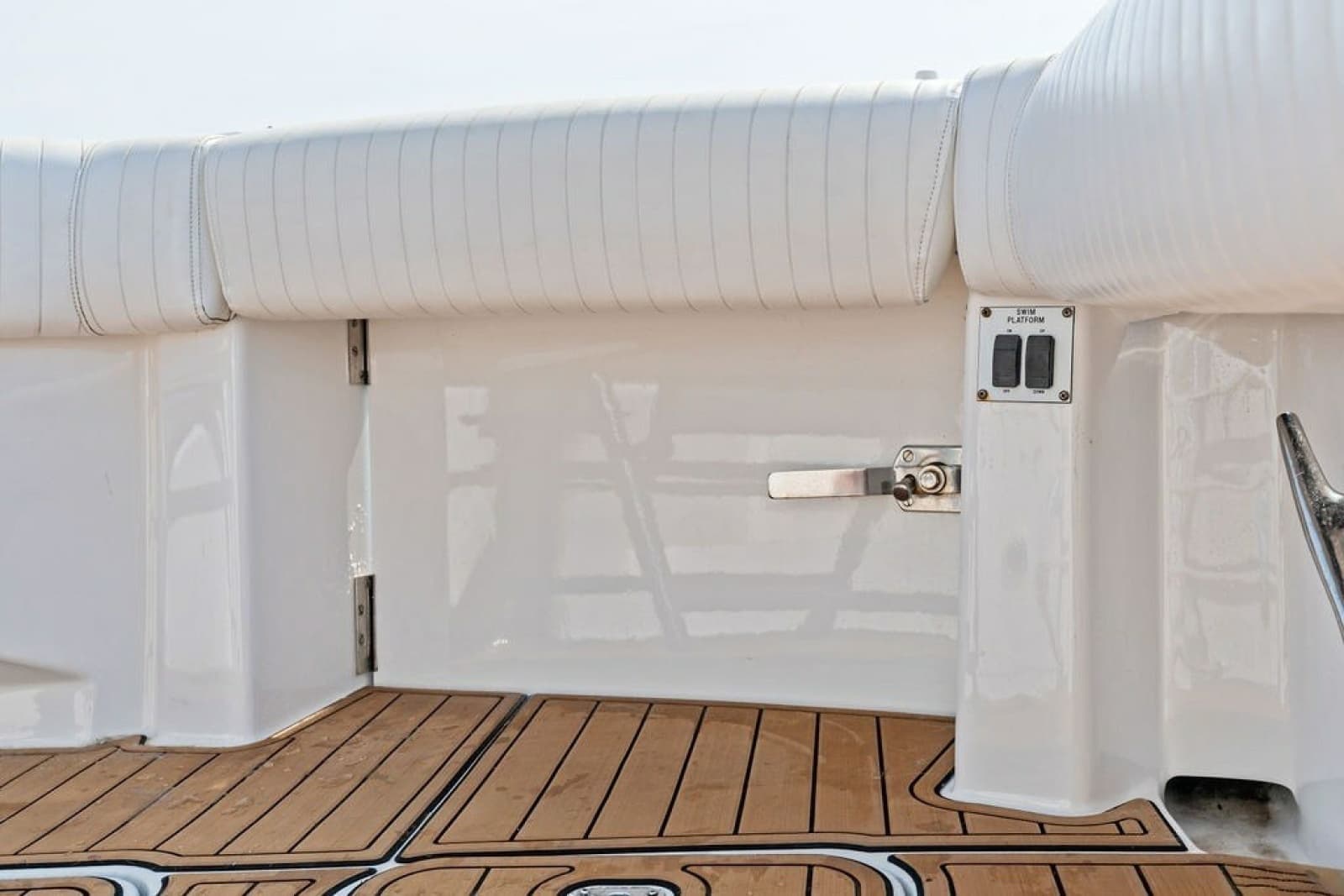 1999 Hatteras 60 Convertible - Photo 25