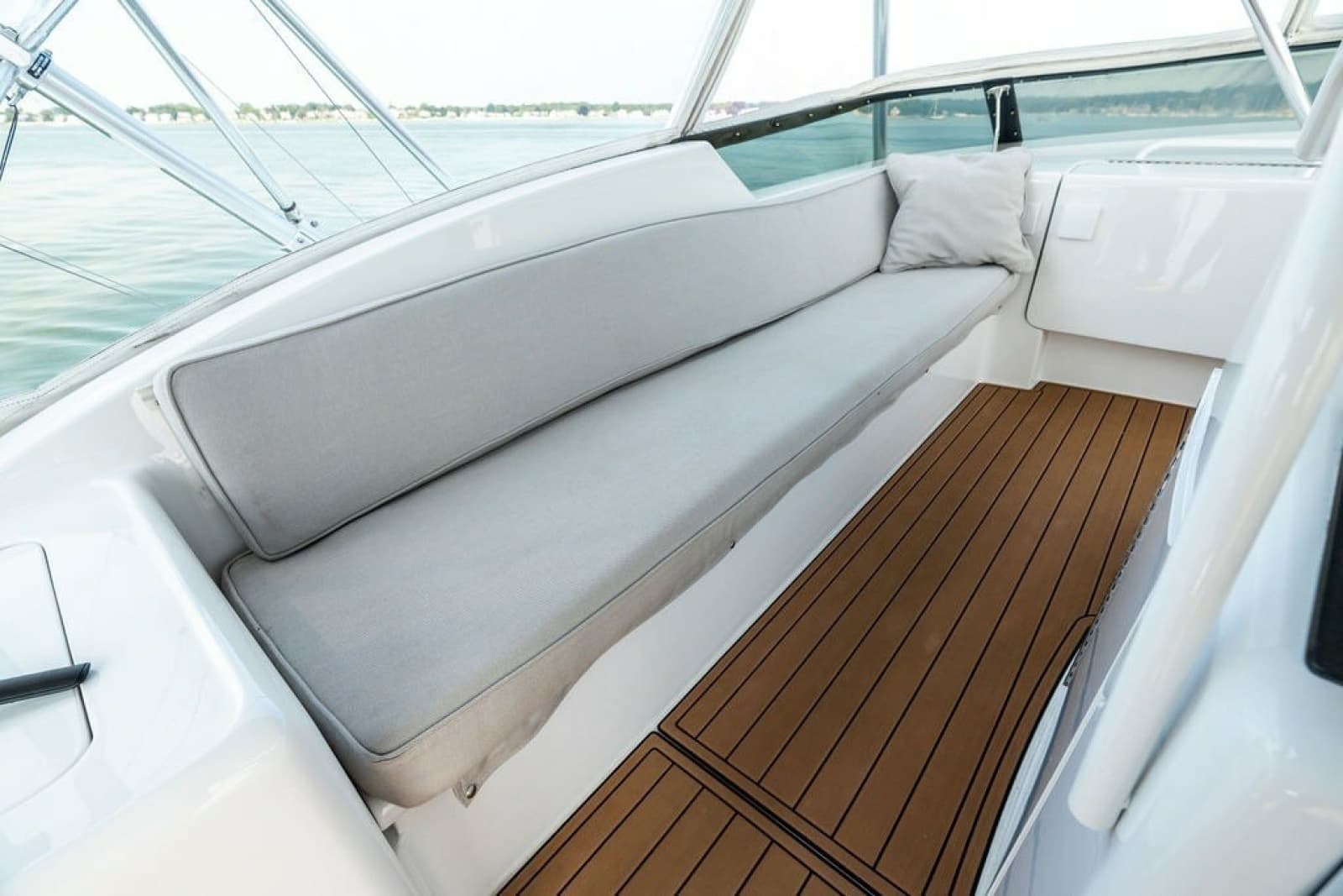 1999 Hatteras 60 Convertible - Photo 34