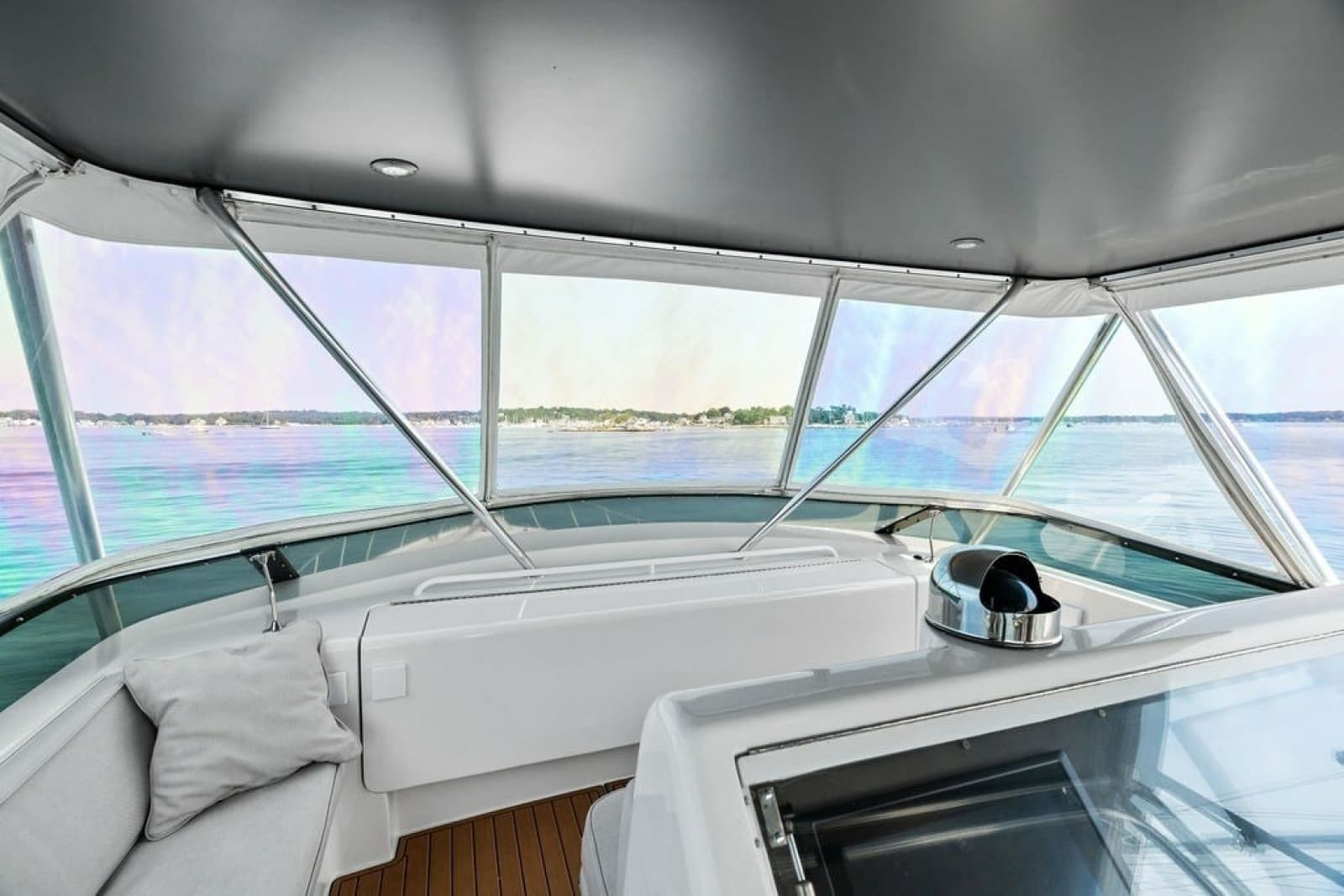 1999 Hatteras 60 Convertible - Photo 36