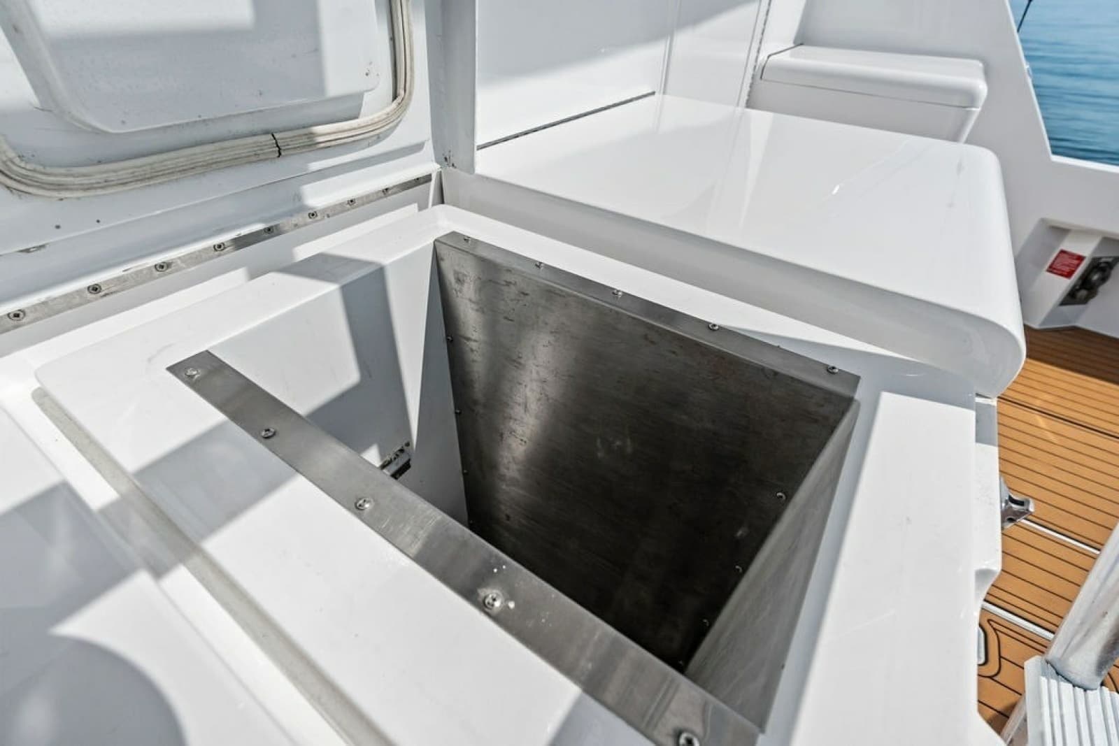 1999 Hatteras 60 Convertible - Photo 22