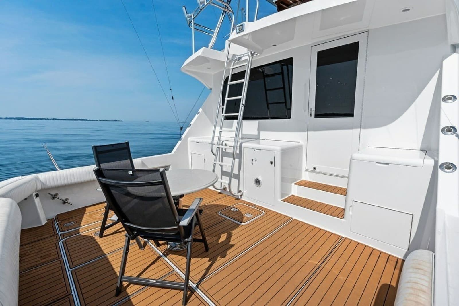 1999 Hatteras 60 Convertible - Photo 18