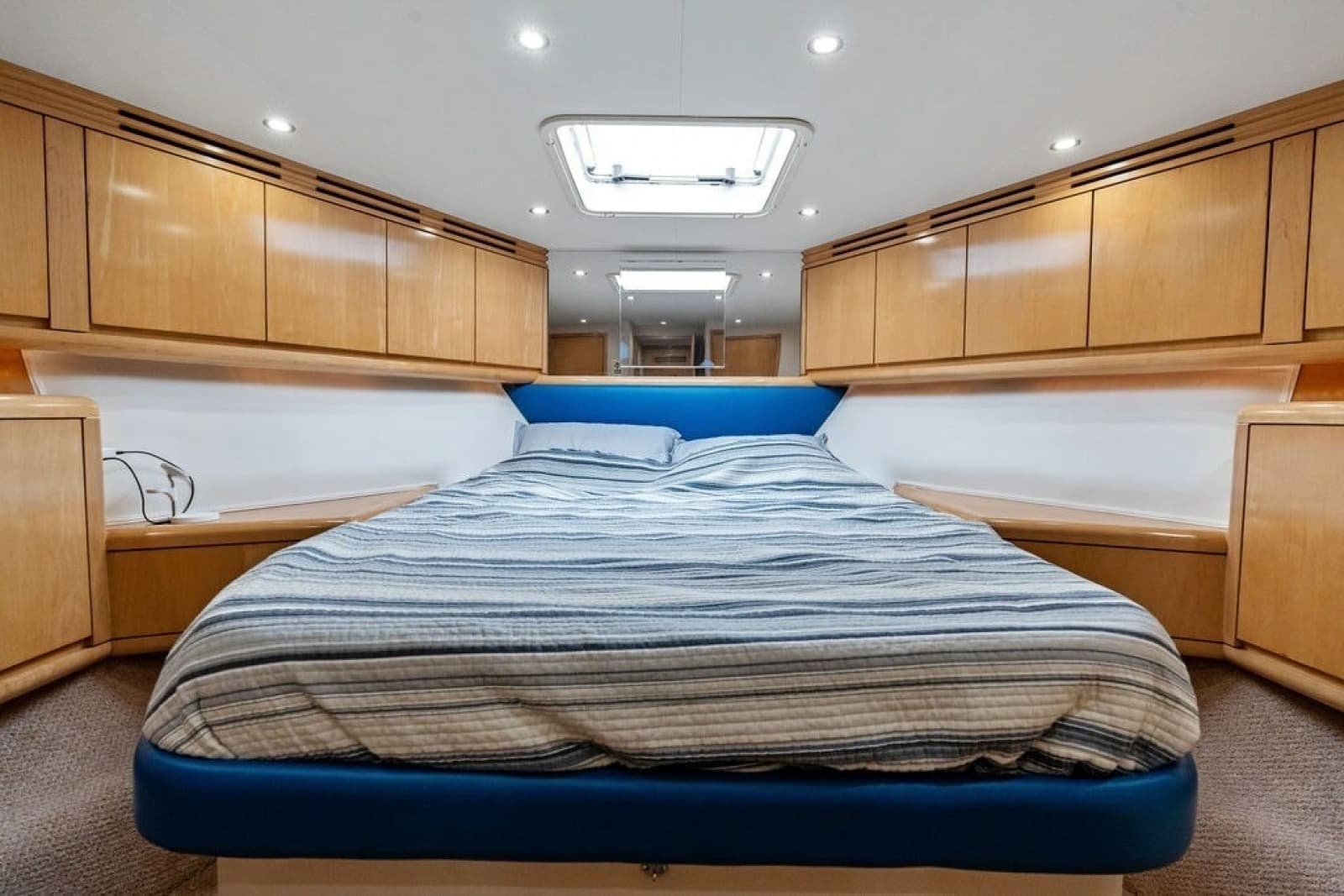 1999 Hatteras 60 Convertible - Photo 54