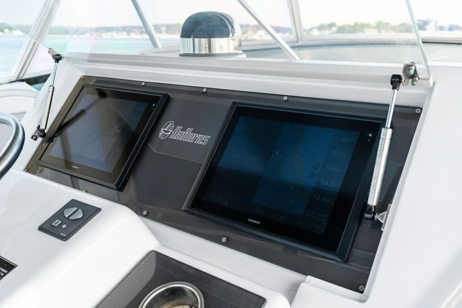 1999 Hatteras 60 Convertible - Photo 29