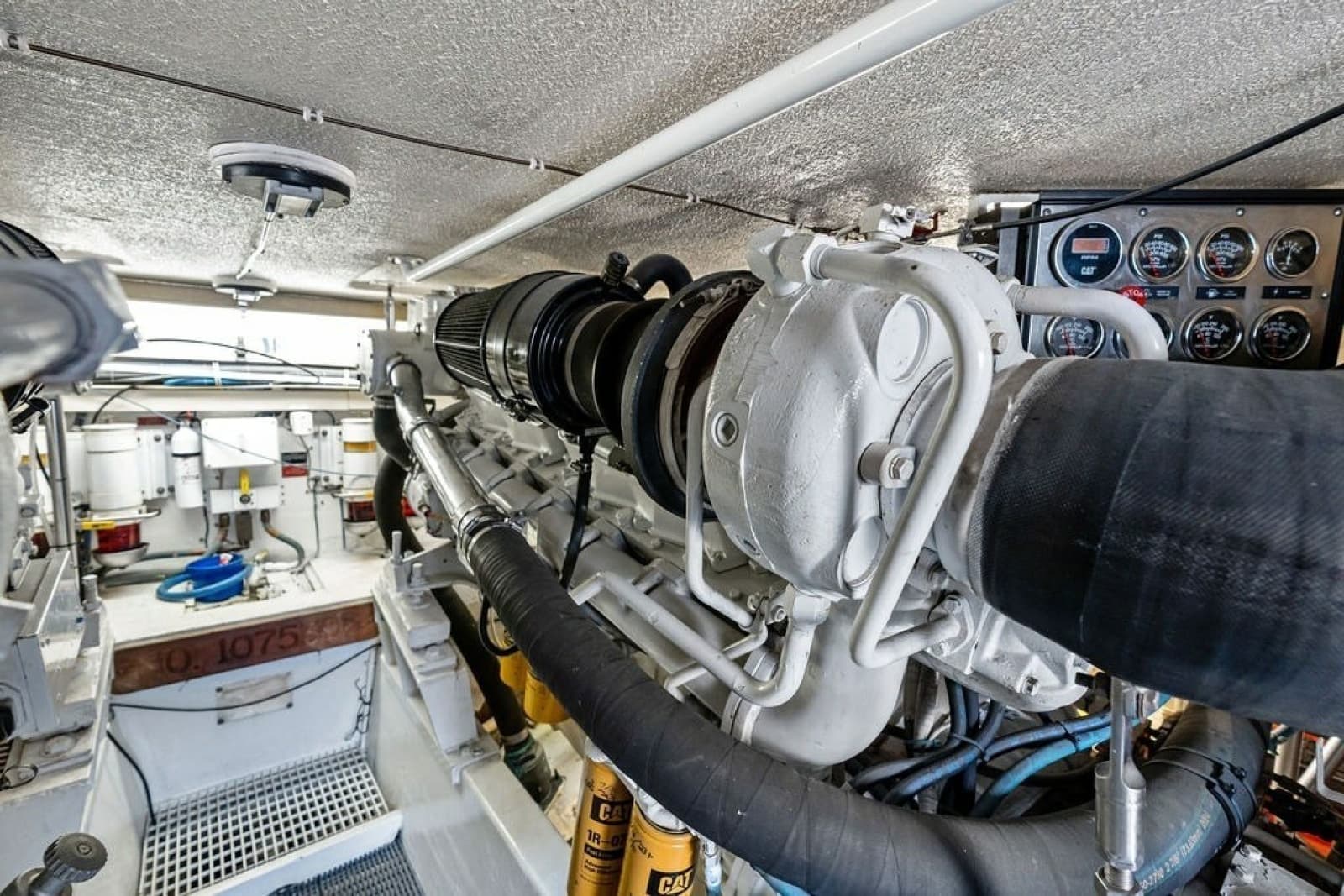 1999 Hatteras 60 Convertible - Photo 63