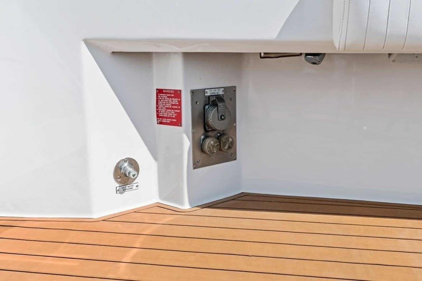 1999 Hatteras 60 Convertible - Photo 26