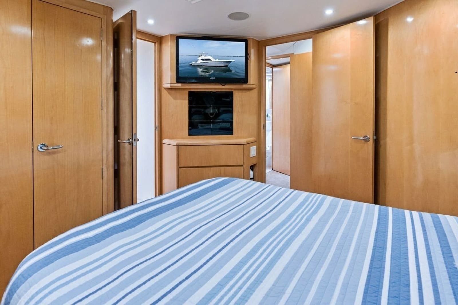 1999 Hatteras 60 Convertible - Photo 49