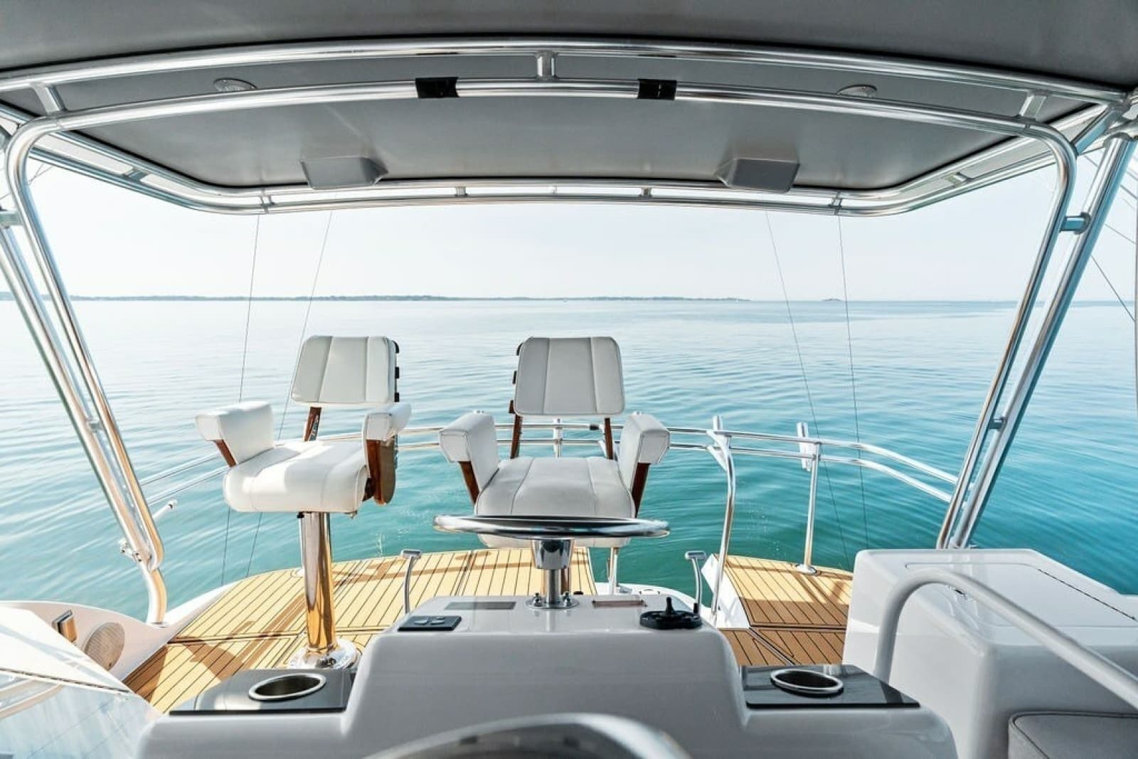 1999 Hatteras 60 Convertible - Photo 33