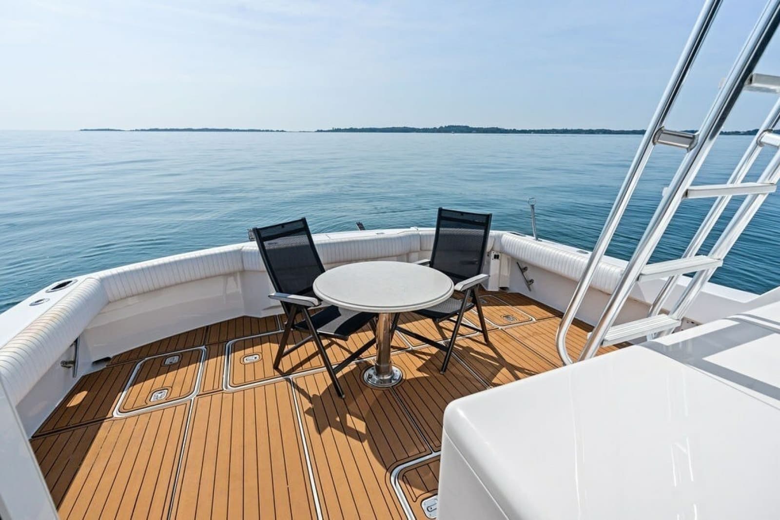 1999 Hatteras 60 Convertible - Photo 17