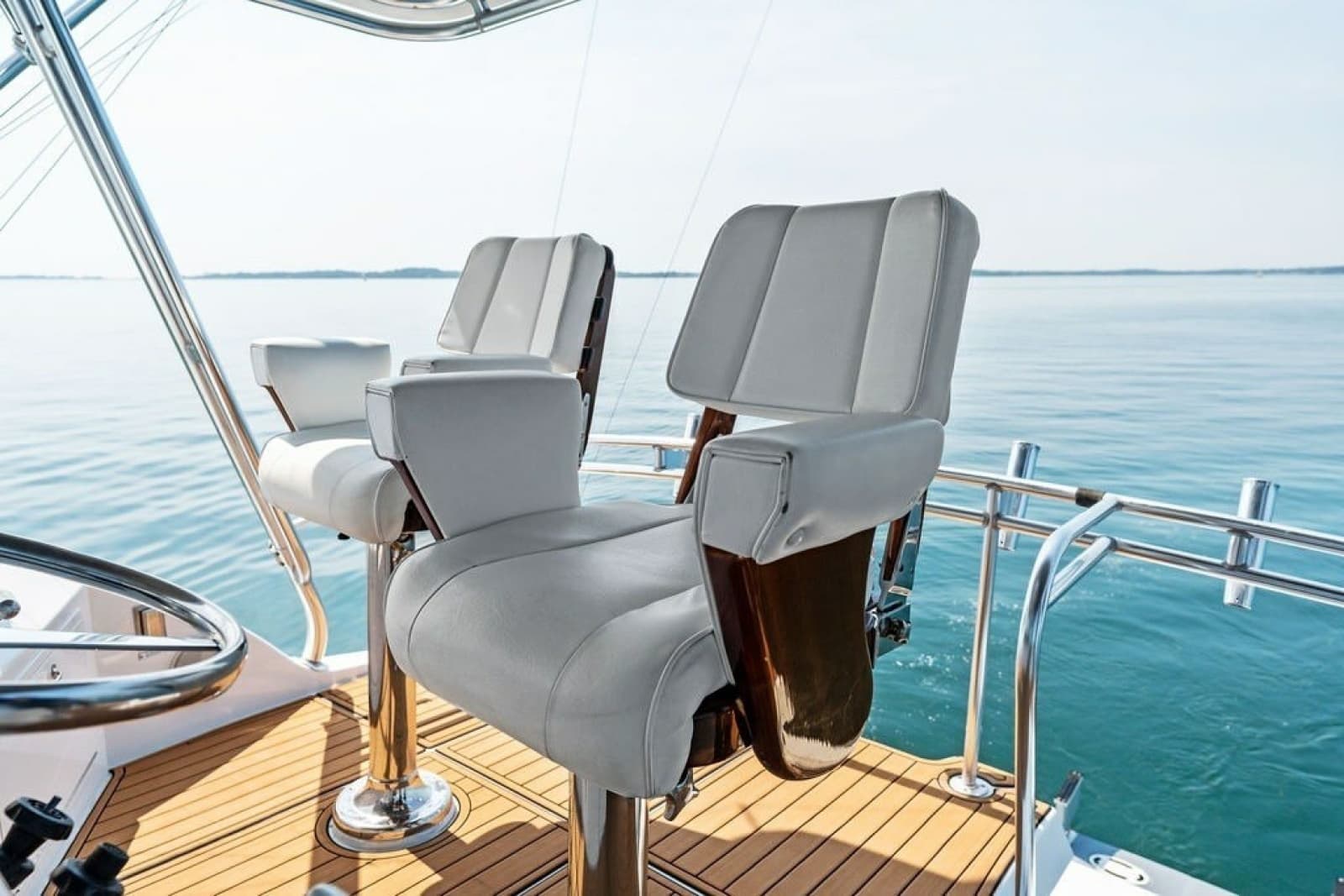 1999 Hatteras 60 Convertible - Photo 31