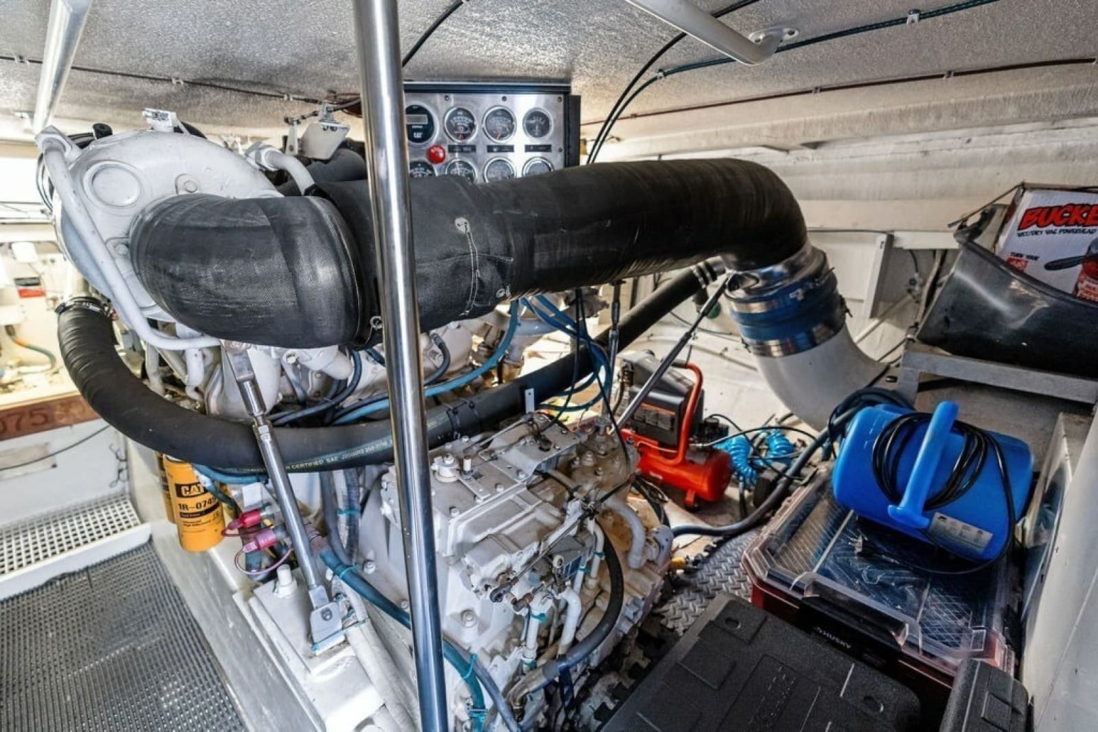 1999 Hatteras 60 Convertible - Photo 61